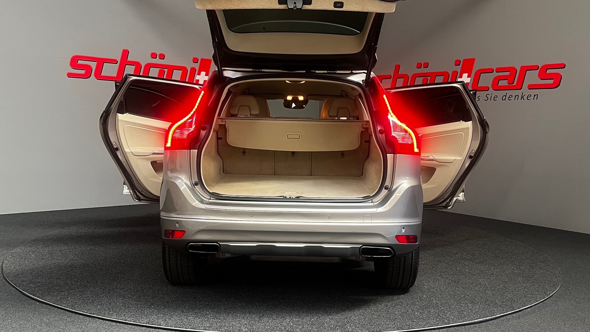 VOLVO XC60 T6 AWD Summum Geartronic-showroom-element-3
