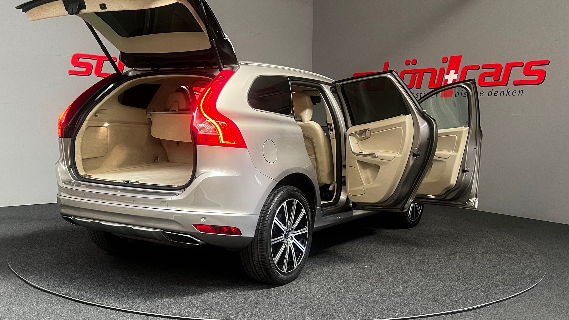 VOLVO XC60 T6 AWD Summum Geartronic-image-4