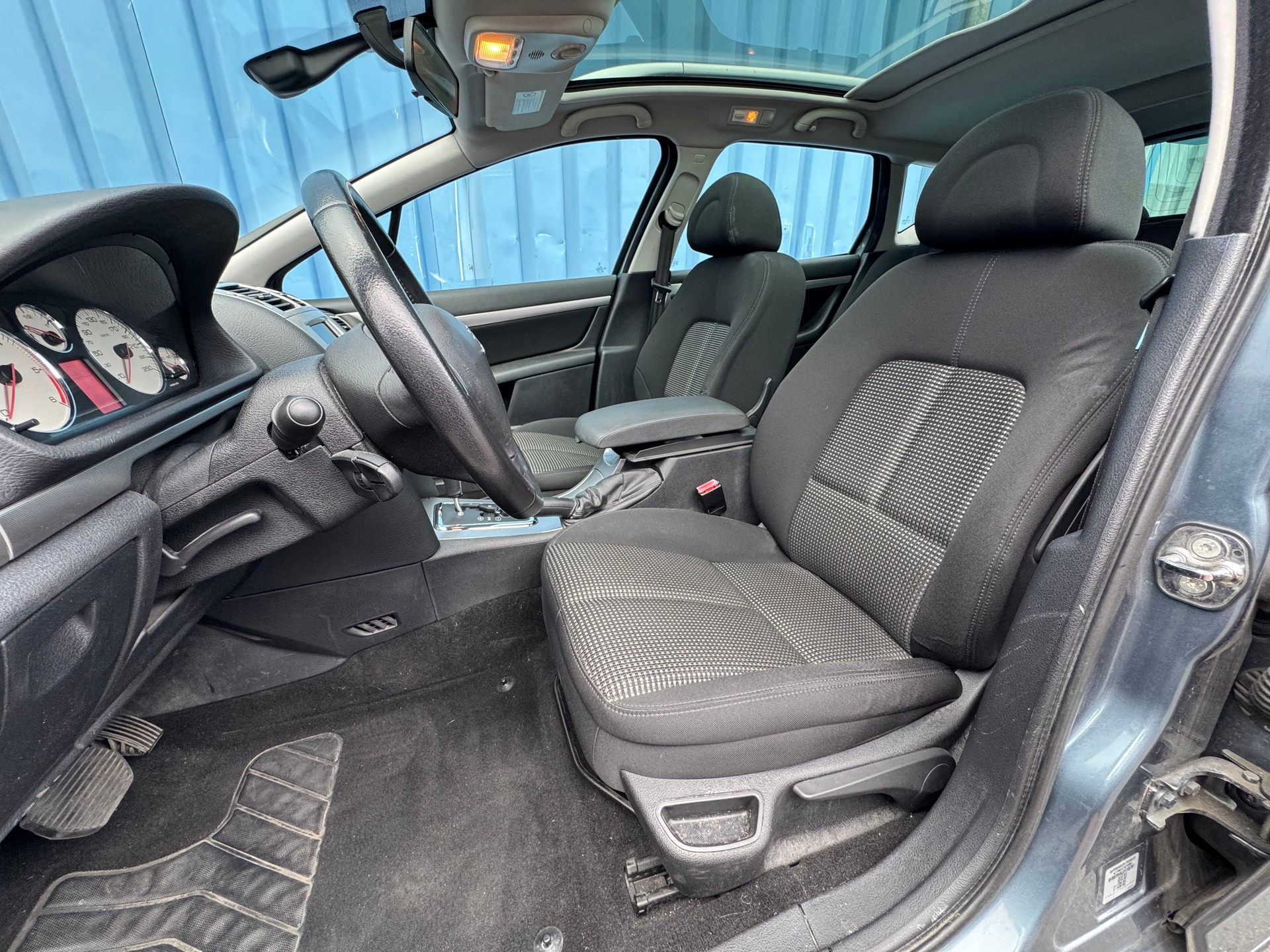 PEUGEOT 407 SW 2.0 HDI Confort Automatic-image-5