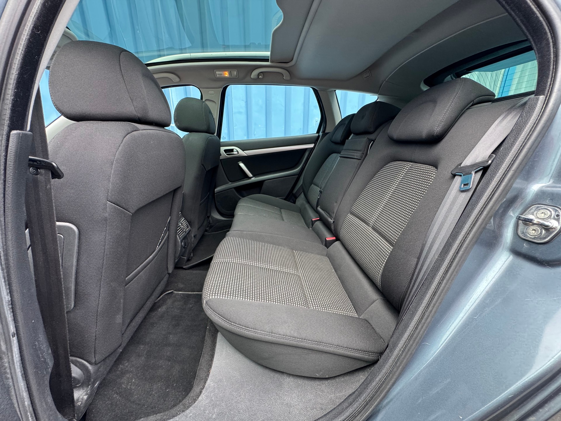PEUGEOT 407 SW 2.0 HDI Confort Automatic-image-6