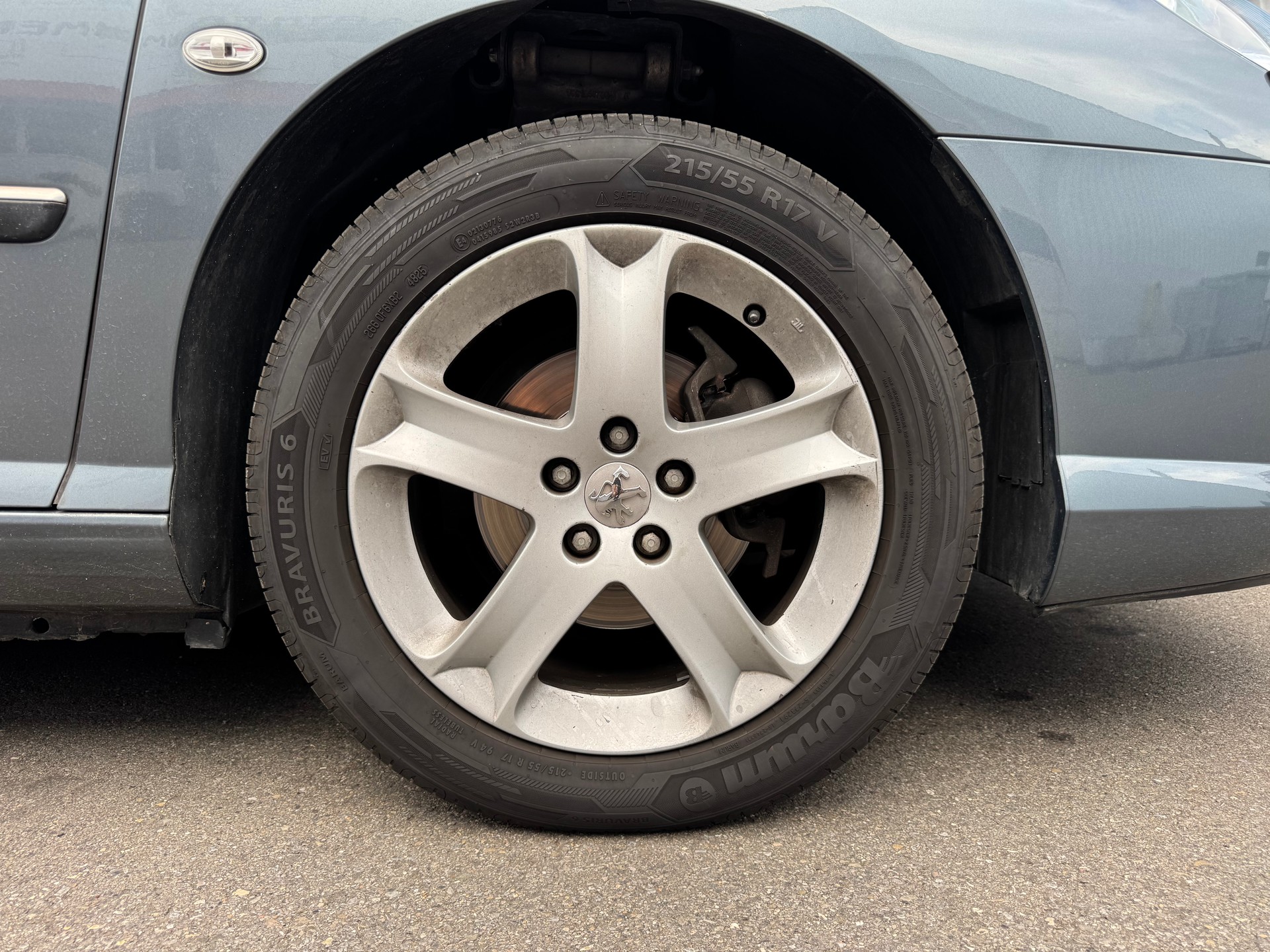 PEUGEOT 407 SW 2.0 HDI Confort Automatic-image-9