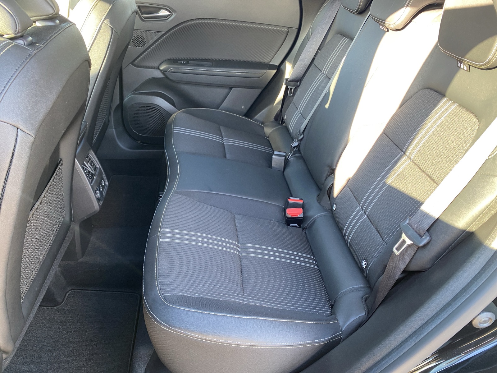RENAULT Captur 1.6 E-Tech 145 E-Tech Engineered DHT-image-8