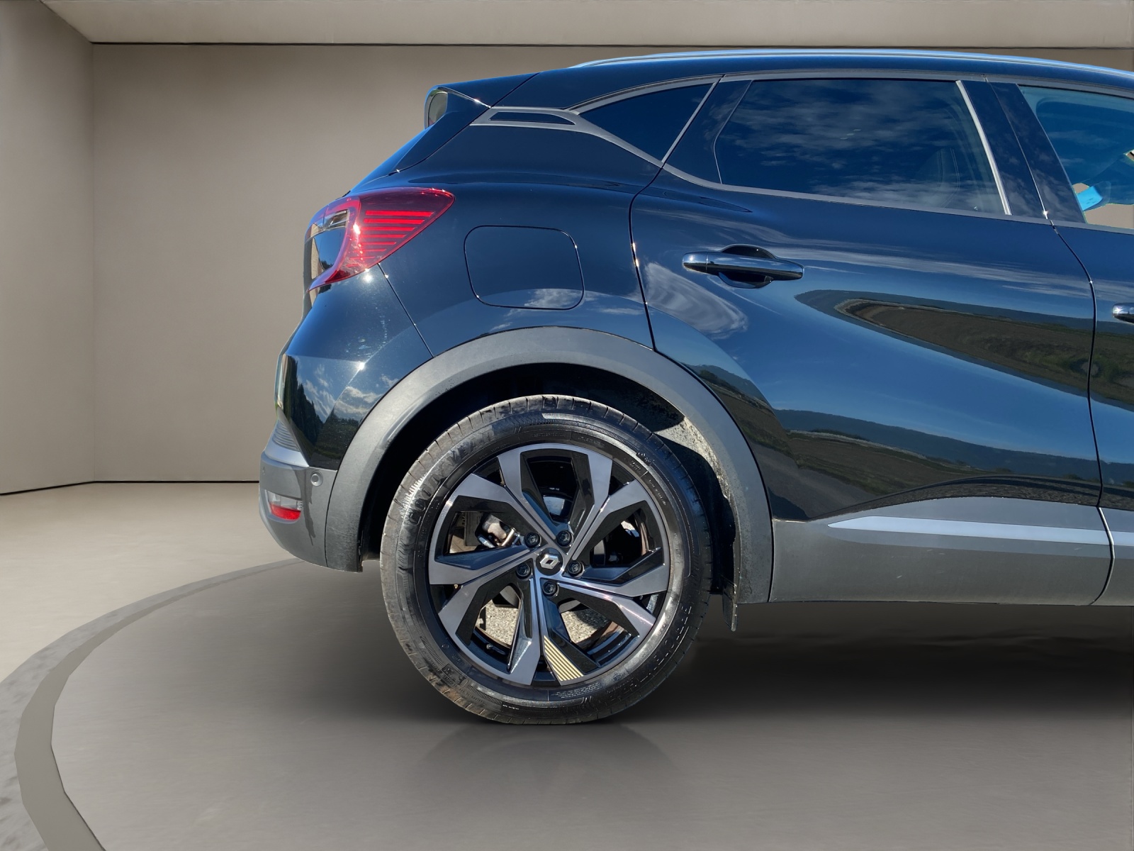 RENAULT Captur 1.6 E-Tech 145 E-Tech Engineered DHT-image-14