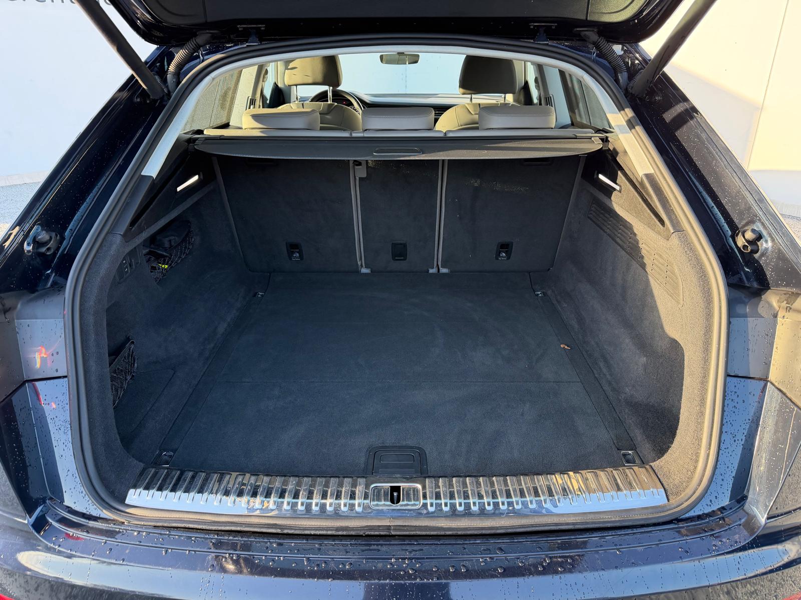 AUDI Q8 55 TFSI quattro tiptronic-image-10