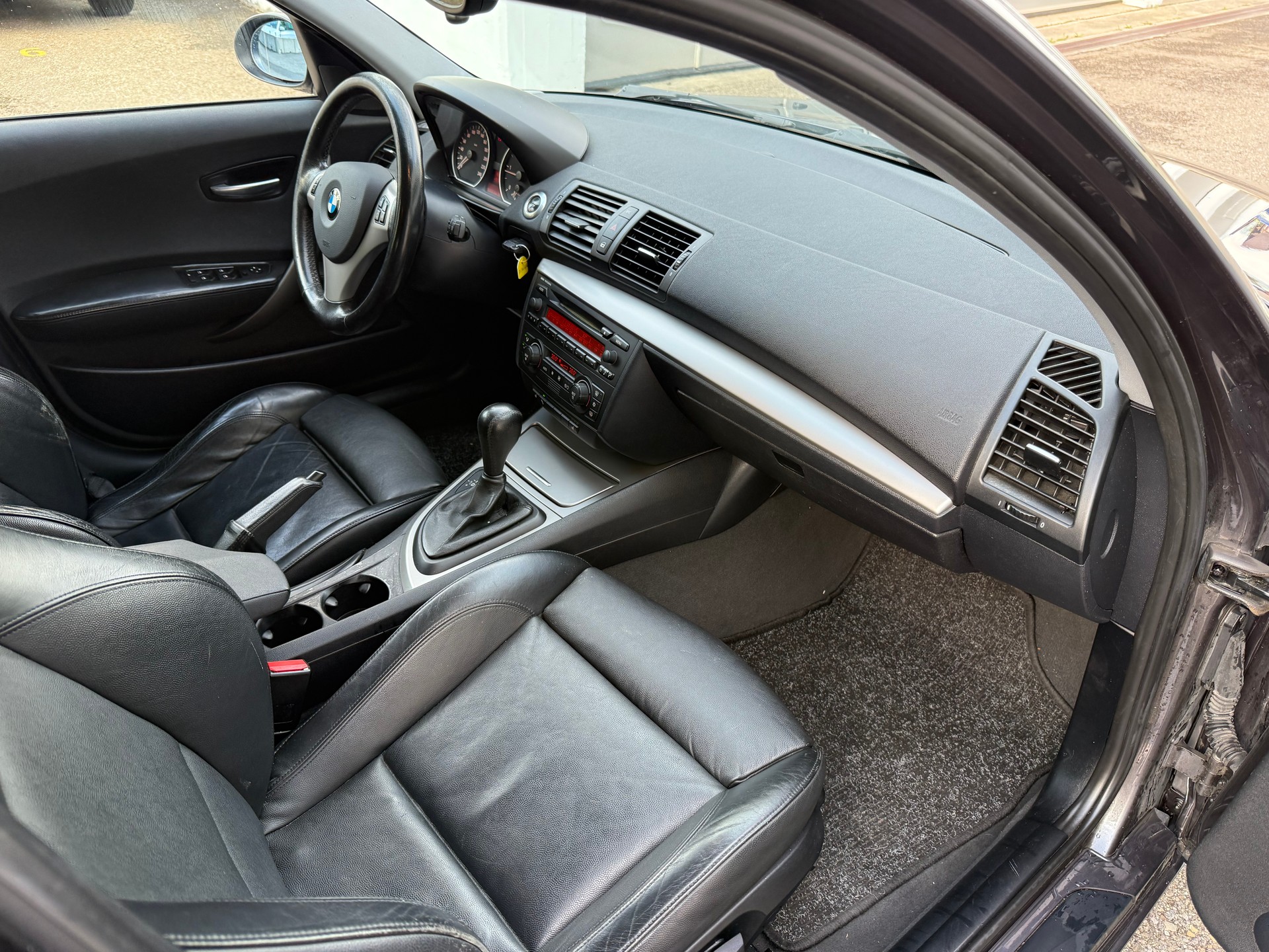 BMW 120d A-image-10