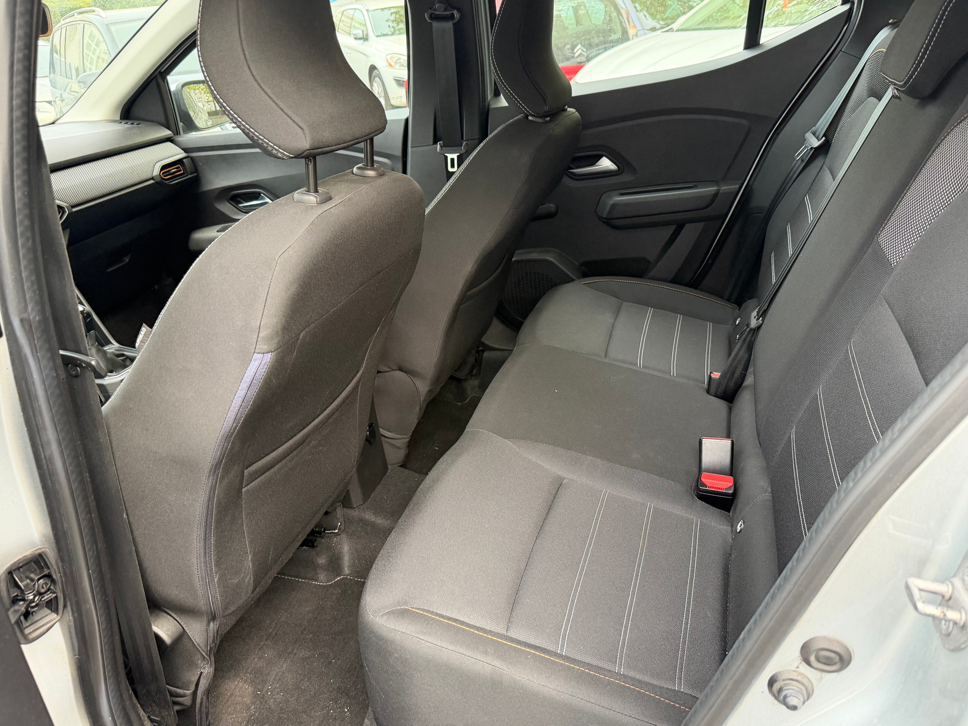 DACIA Sandero Stepway TCe 90 Comfort CVT-image-8