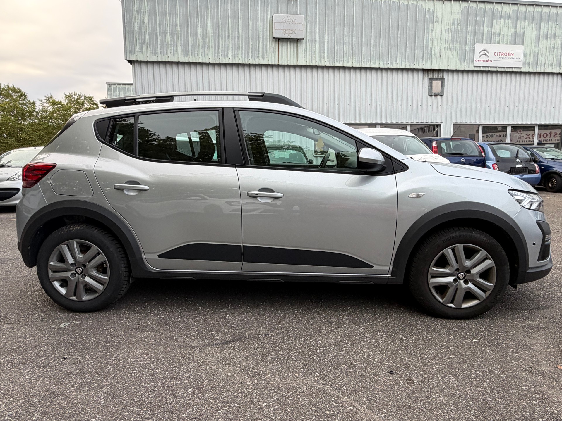 DACIA Sandero Stepway TCe 90 Comfort CVT-image-3