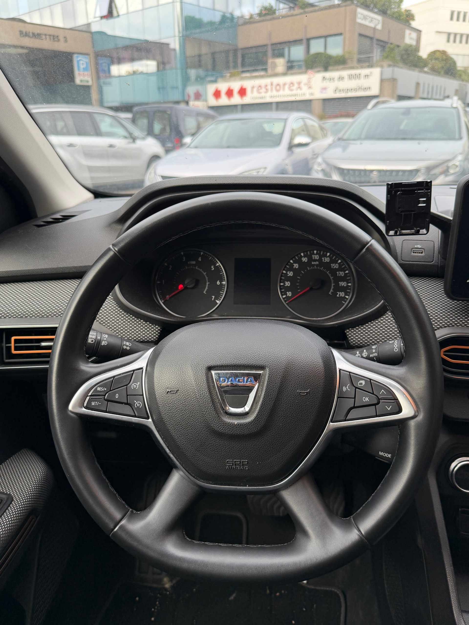 DACIA Sandero Stepway TCe 90 Comfort CVT-image-12