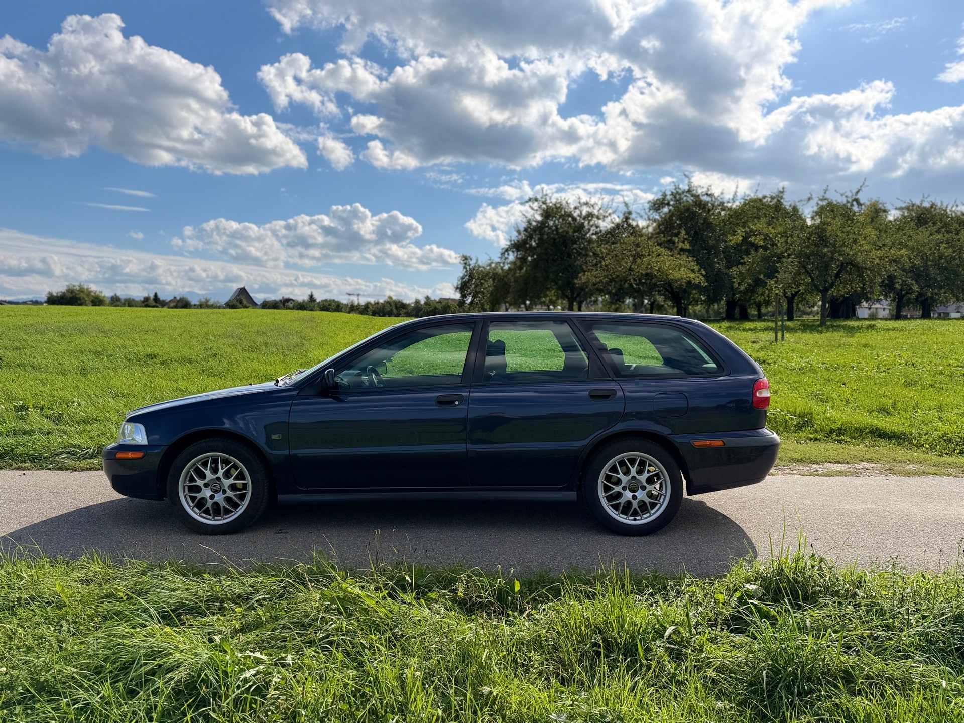 VOLVO V40 2.0T Special/Dynamic Edition-image-3