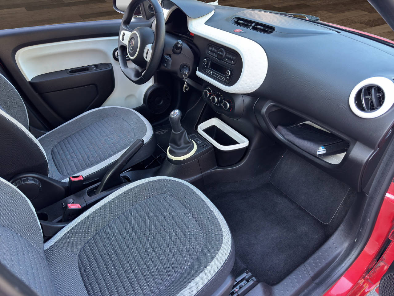 RENAULT Twingo 1.0 SCe 70 Zen-image-6