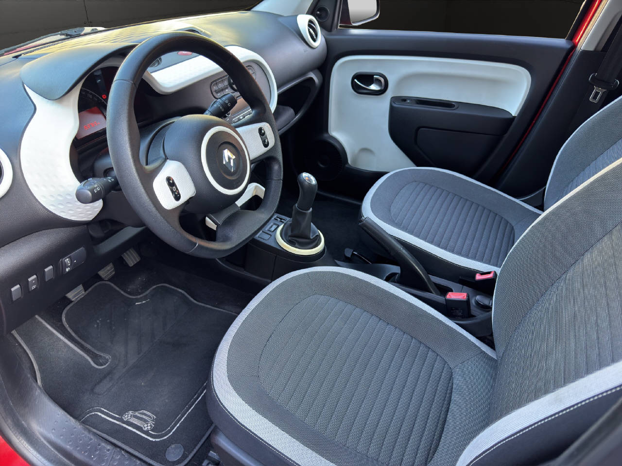 RENAULT Twingo 1.0 SCe 70 Zen-image-4