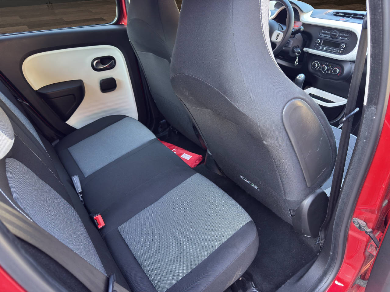 RENAULT Twingo 1.0 SCe 70 Zen-image-8
