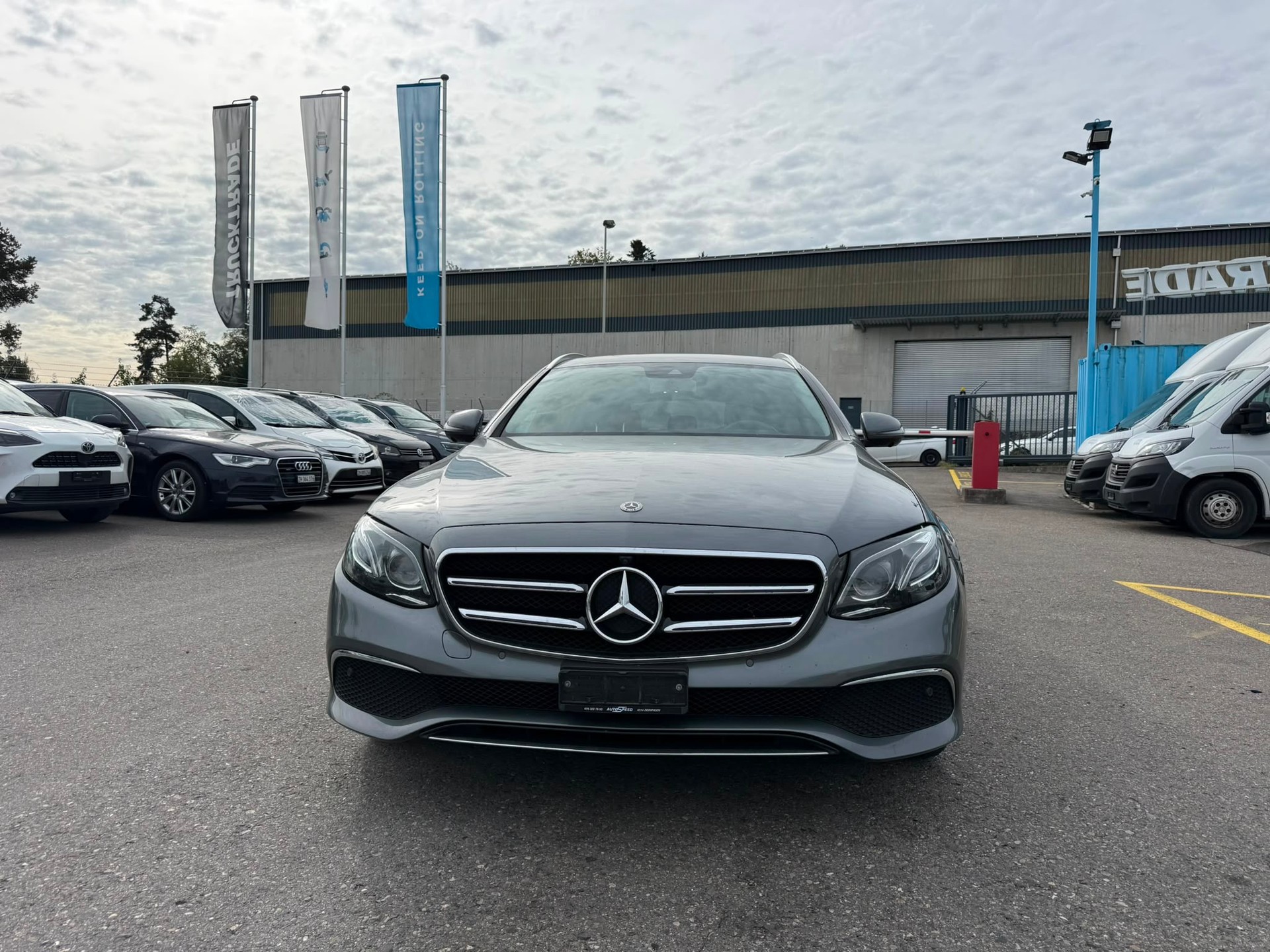 MERCEDES-BENZ E 220 d Avantgarde 4Matic 9G-Tronic-image-2