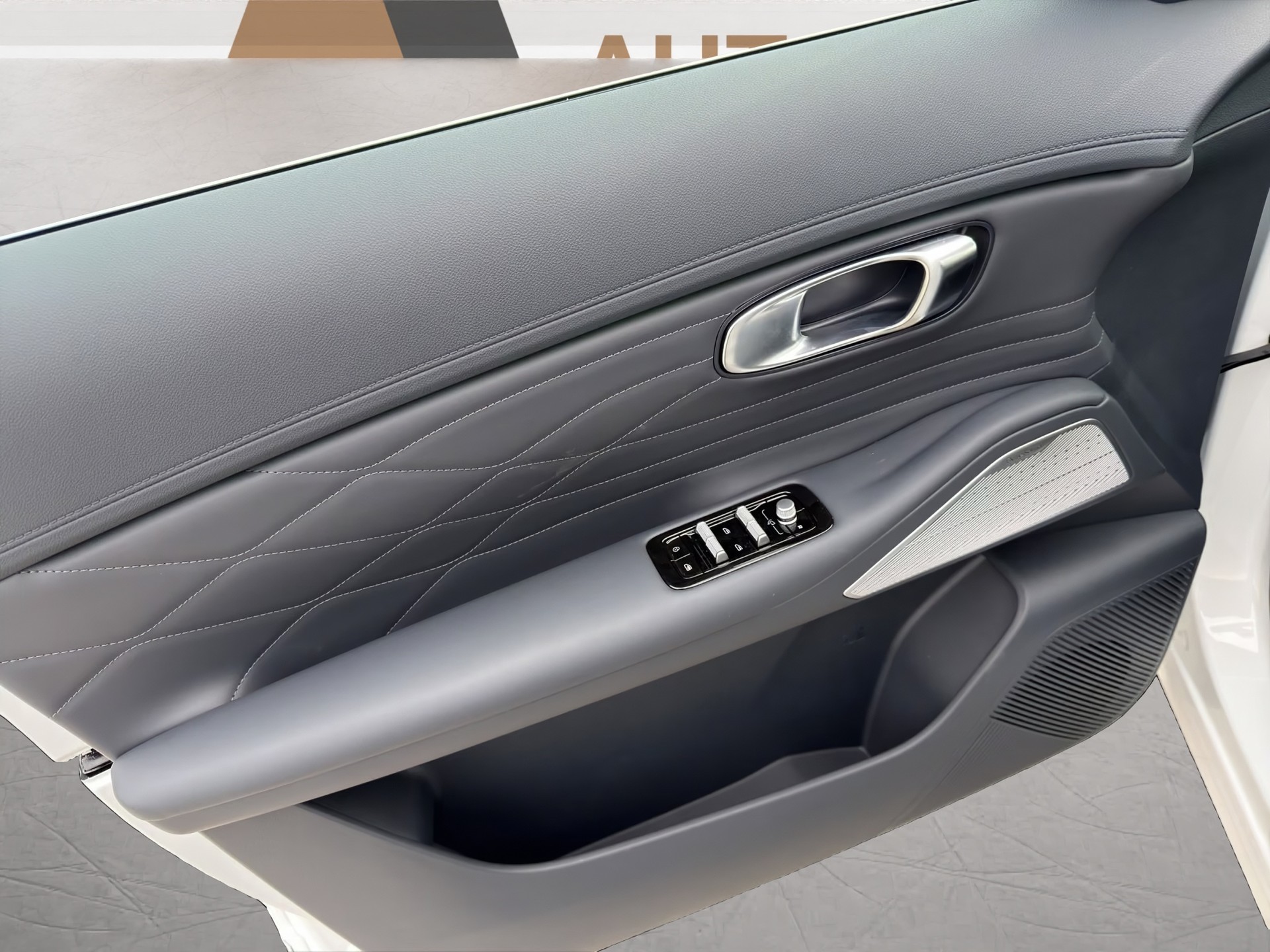 GEELY Starray EM-i Max+ PHEV-image-4