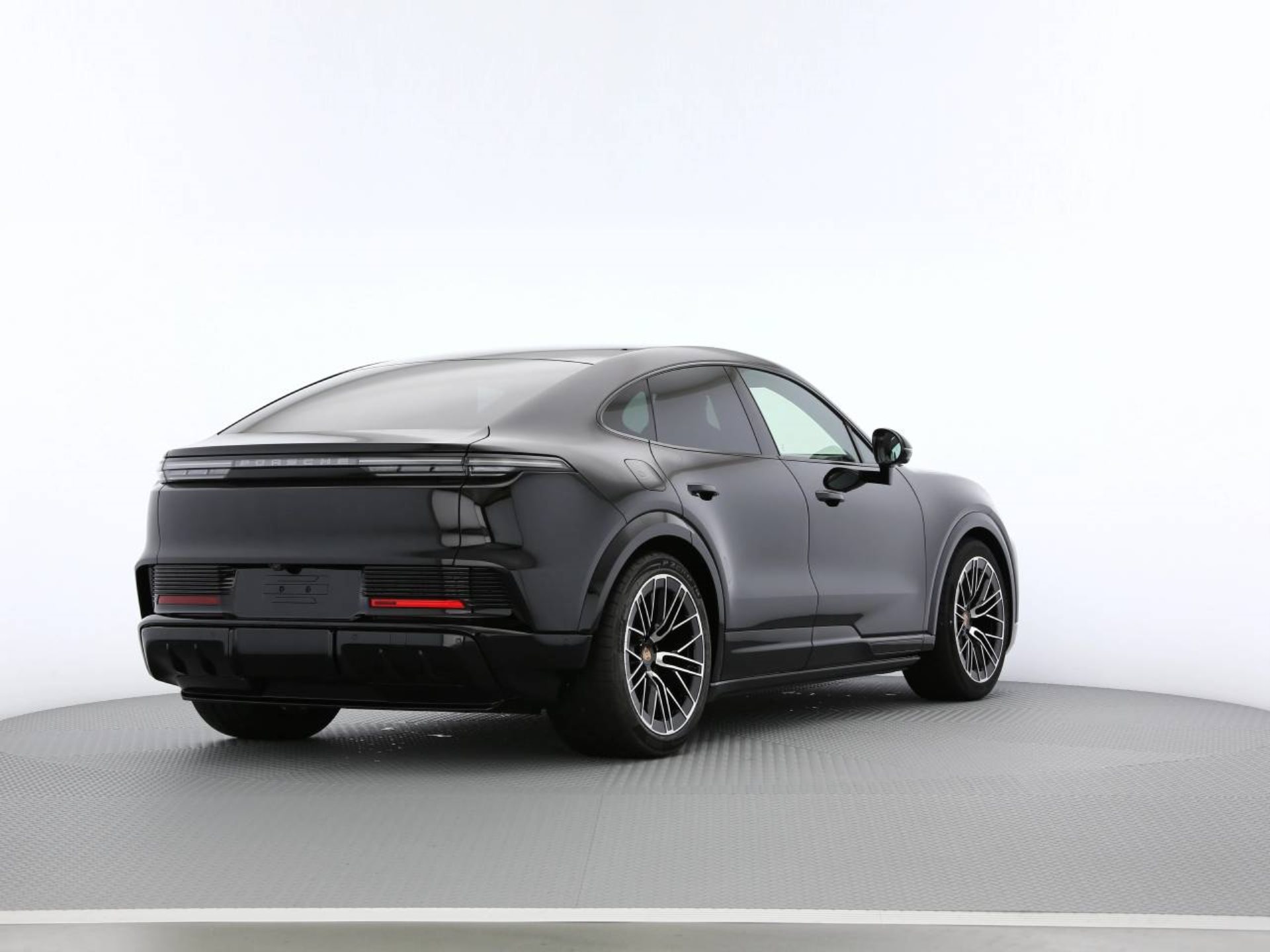 PORSCHE Cayenne Coupé Electric-showroom-element-2