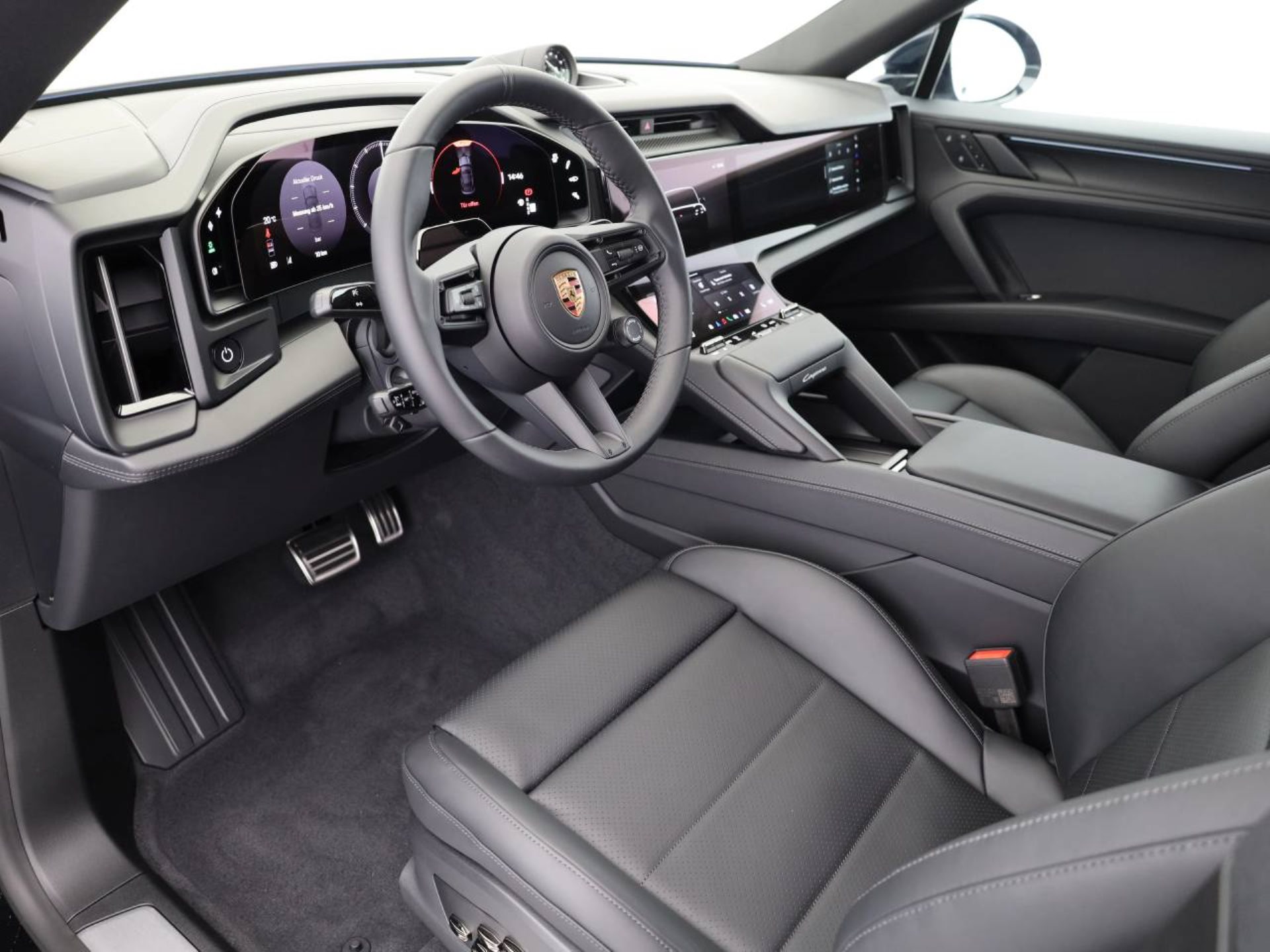 PORSCHE Cayenne Coupé Electric-showroom-element-3