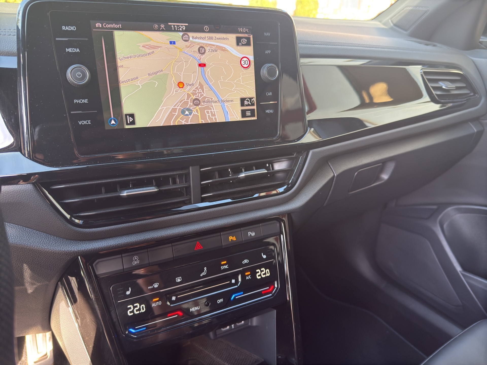 VW T-Roc 2.0 TSI R DSG 4Motion * Garantie * 8 fach * AHK * Leder *-image-12