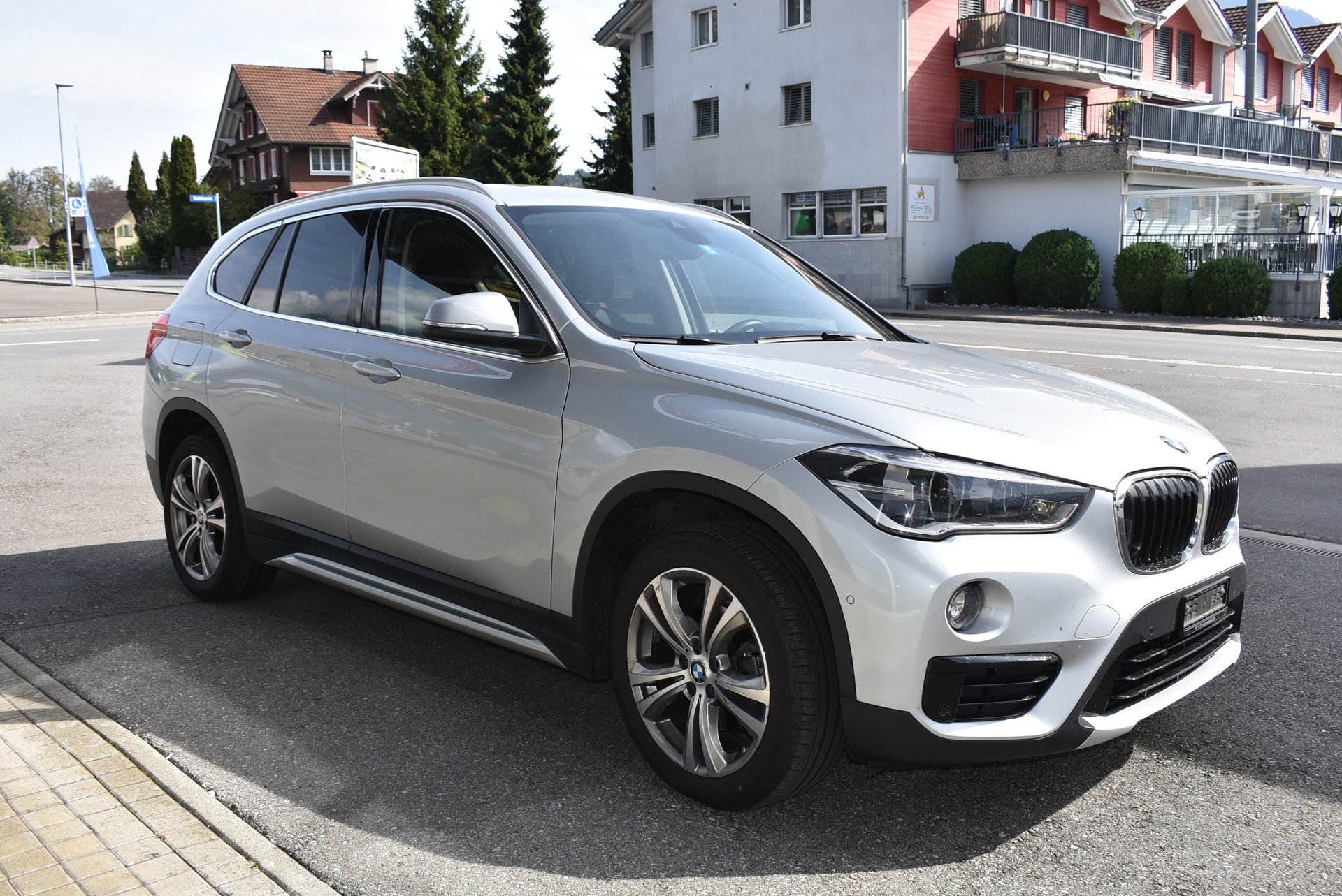 BMW X1 xDrive 18d xLine Steptronic-image-1