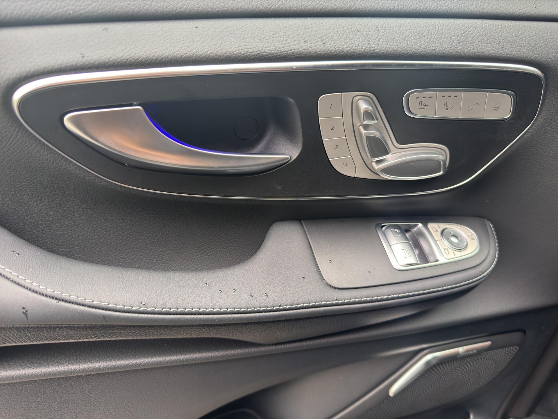MERCEDES-BENZ V 300 d Exclusive Swiss Edition L 4Matic-image-11