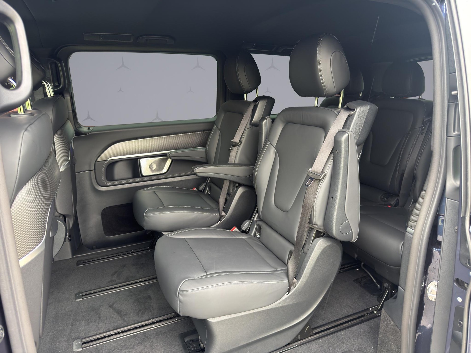 MERCEDES-BENZ V 300 d Exclusive Swiss Edition L 4Matic-image-13