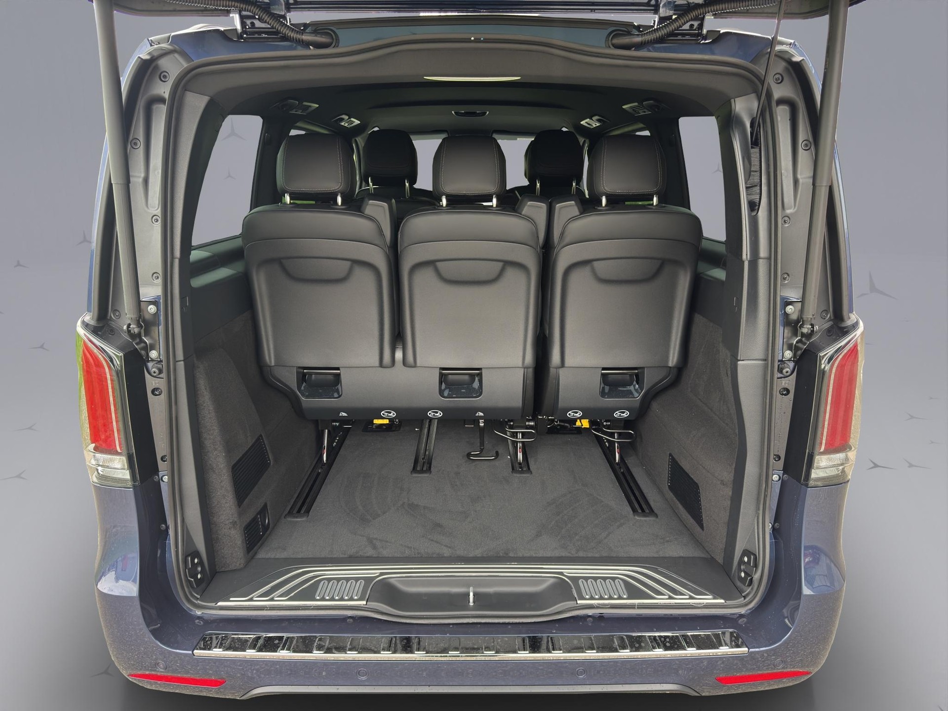 MERCEDES-BENZ V 300 d Exclusive Swiss Edition L 4Matic-image-19