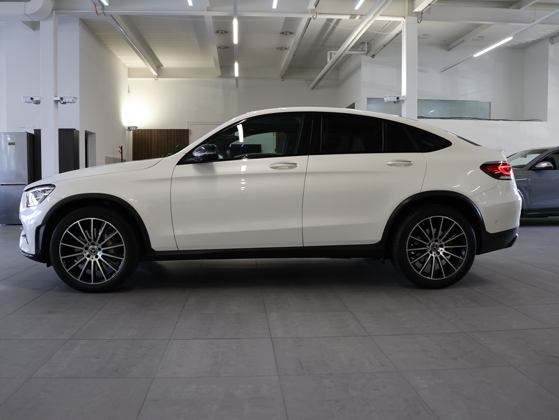 MERCEDES-BENZ GLC Coupé 220 d AMG Line 4Matic 9G-Tronic-image-4
