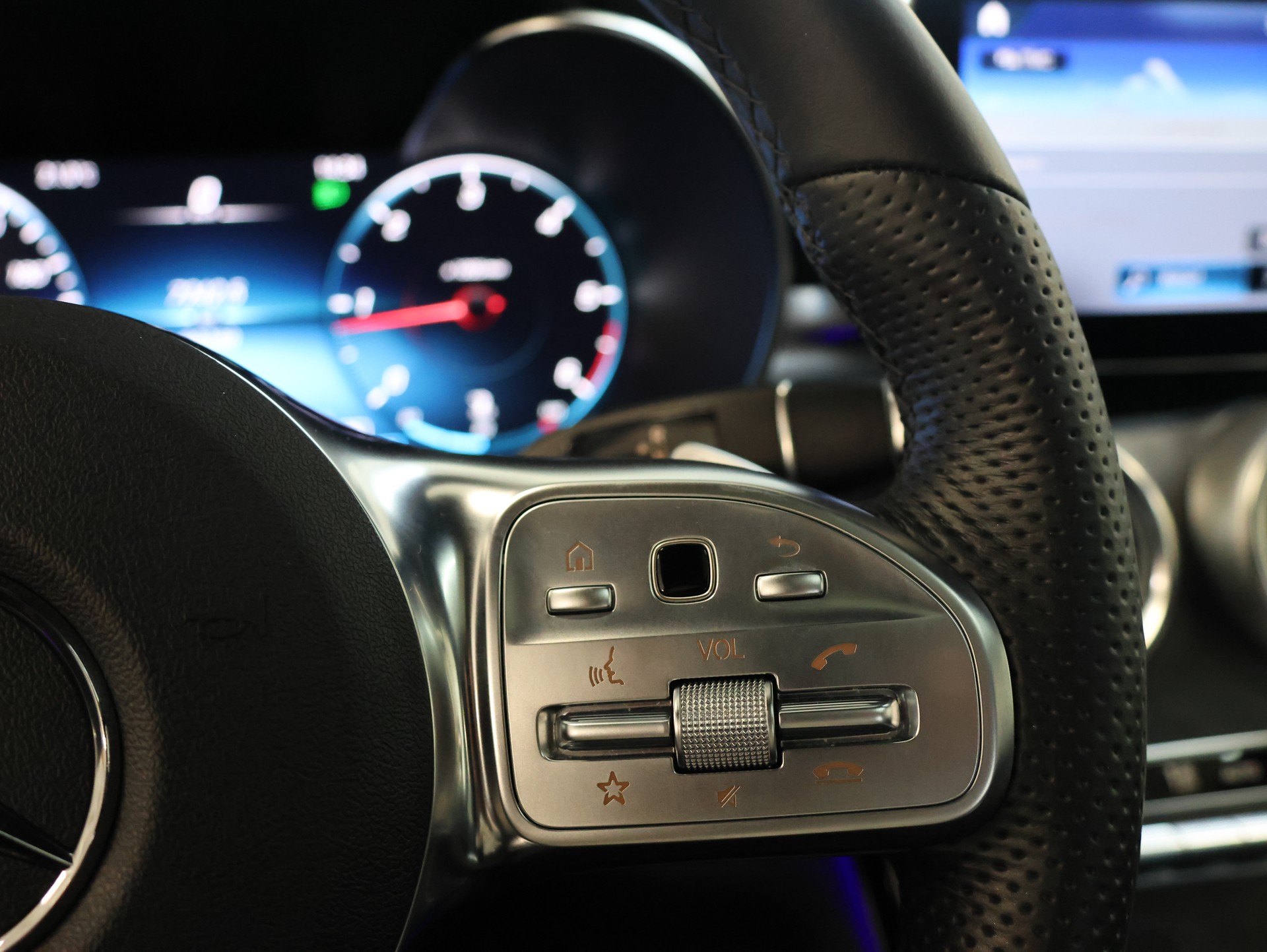MERCEDES-BENZ GLC Coupé 220 d AMG Line 4Matic 9G-Tronic-image-17