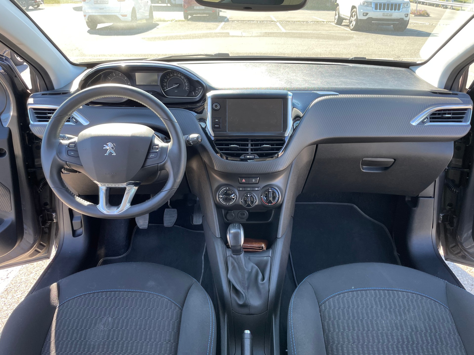 PEUGEOT 1.2 PureTech Signature S/S-image-10