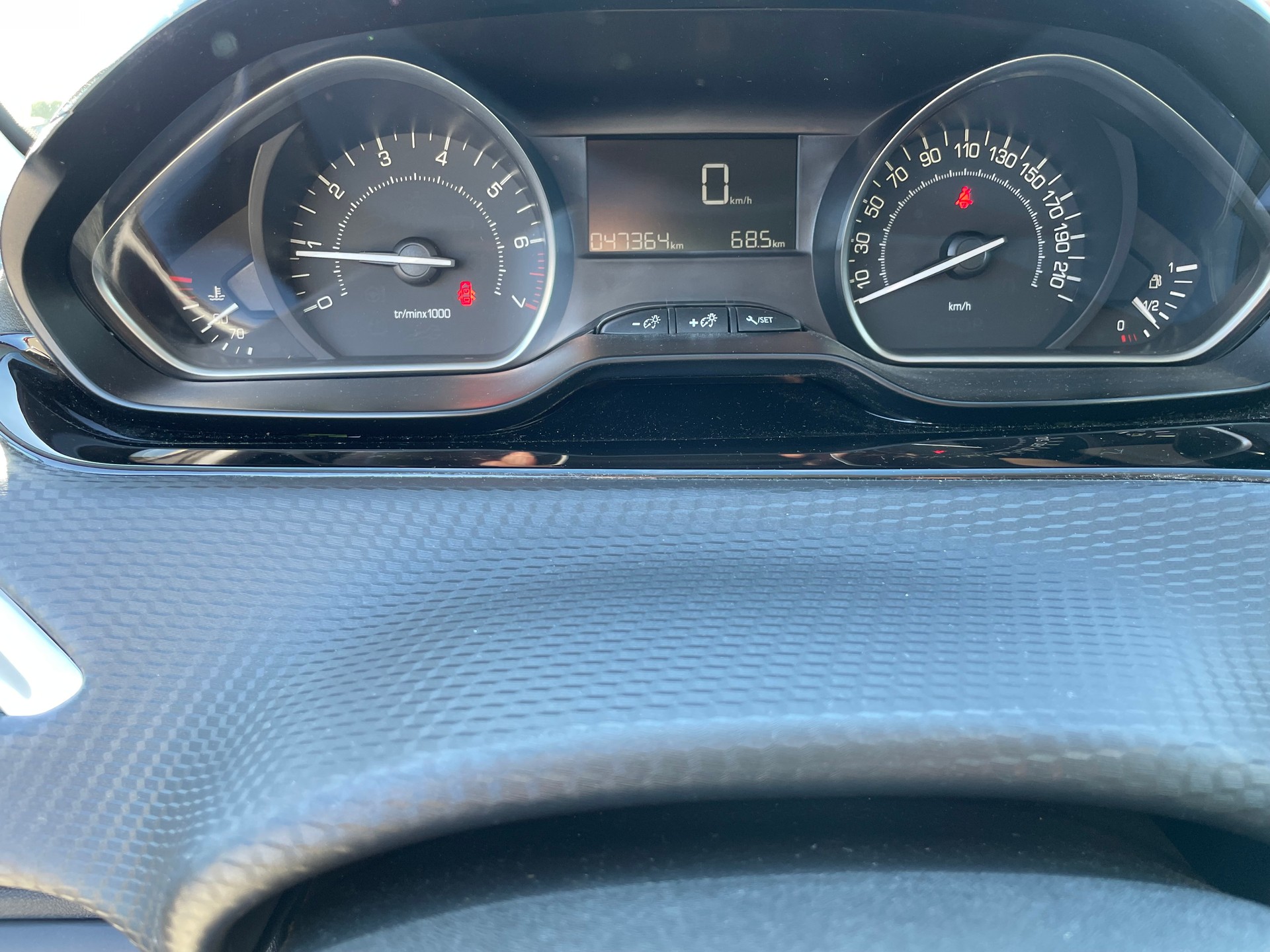 PEUGEOT 1.2 PureTech Signature S/S-image-11