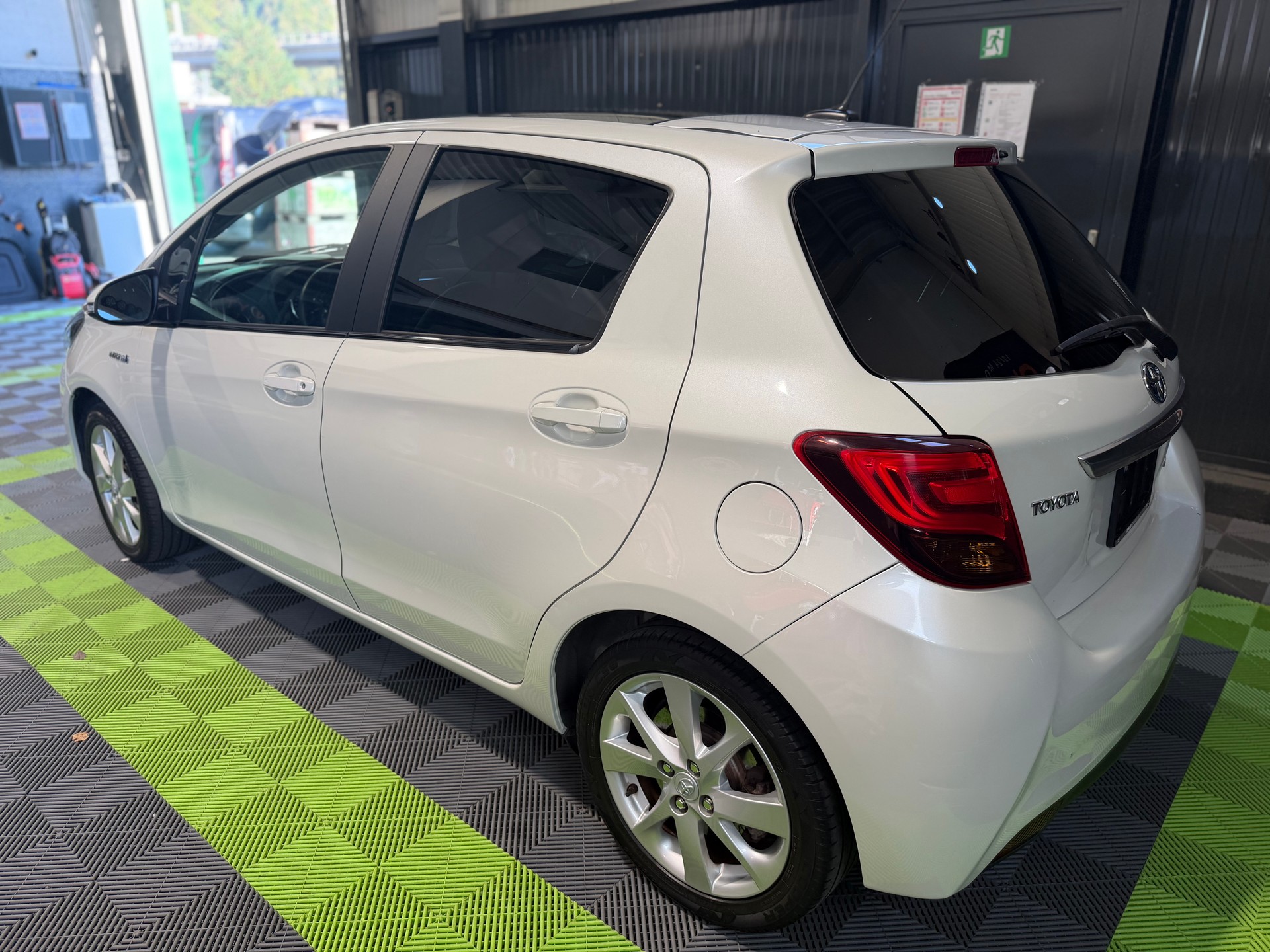 TOYOTA Yaris 1.5 VVT-i Hybrid Sol Premium e-CVT-image-7