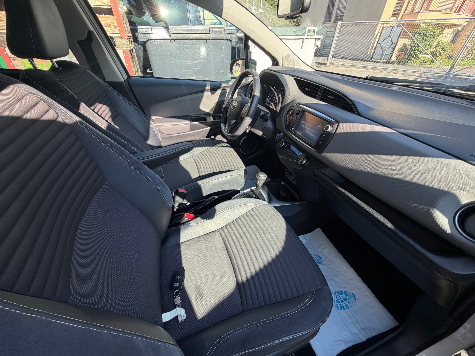 TOYOTA Yaris 1.5 VVT-i Hybrid Sol Premium e-CVT-image-11