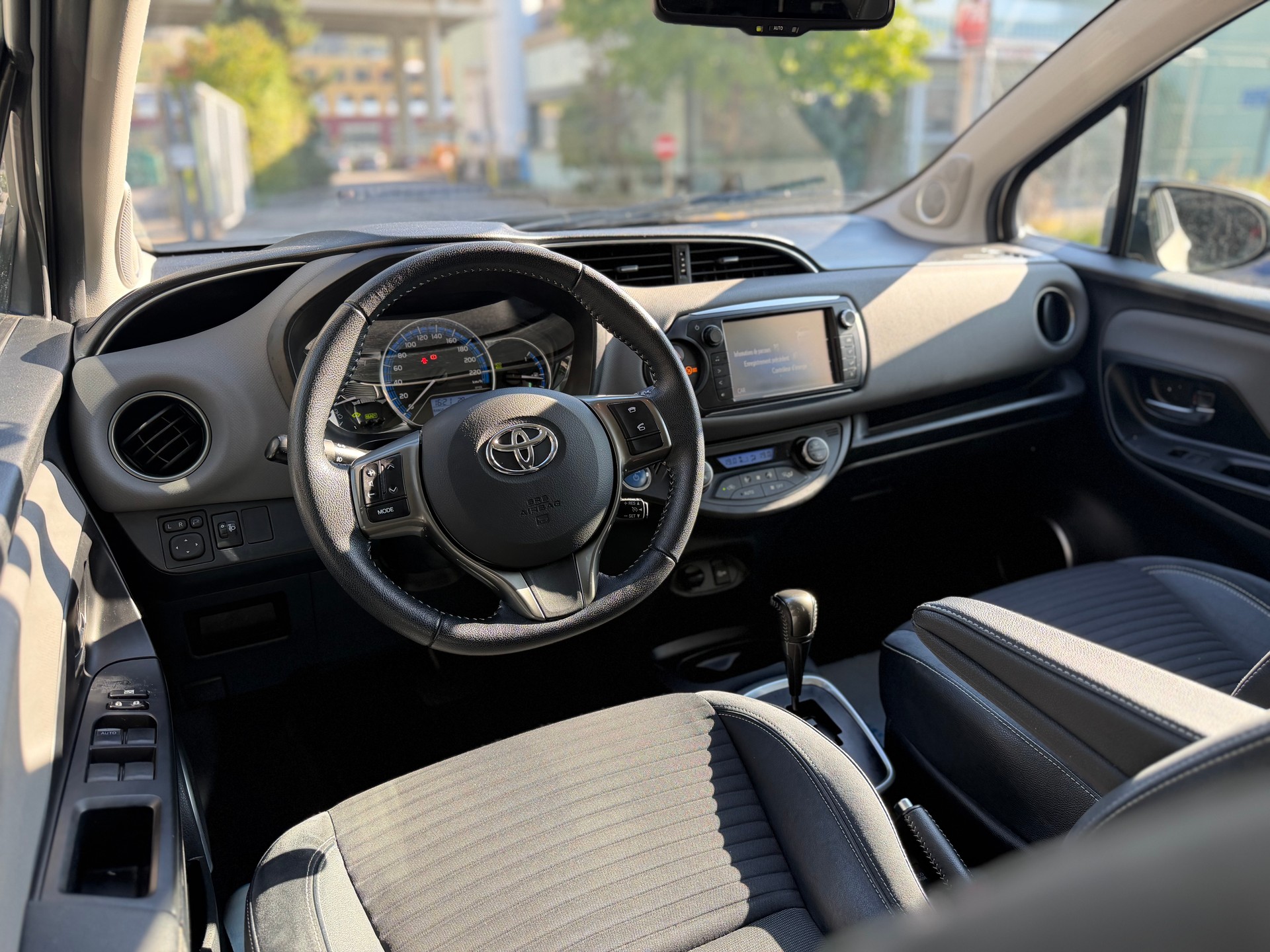 TOYOTA Yaris 1.5 VVT-i Hybrid Sol Premium e-CVT-image-9