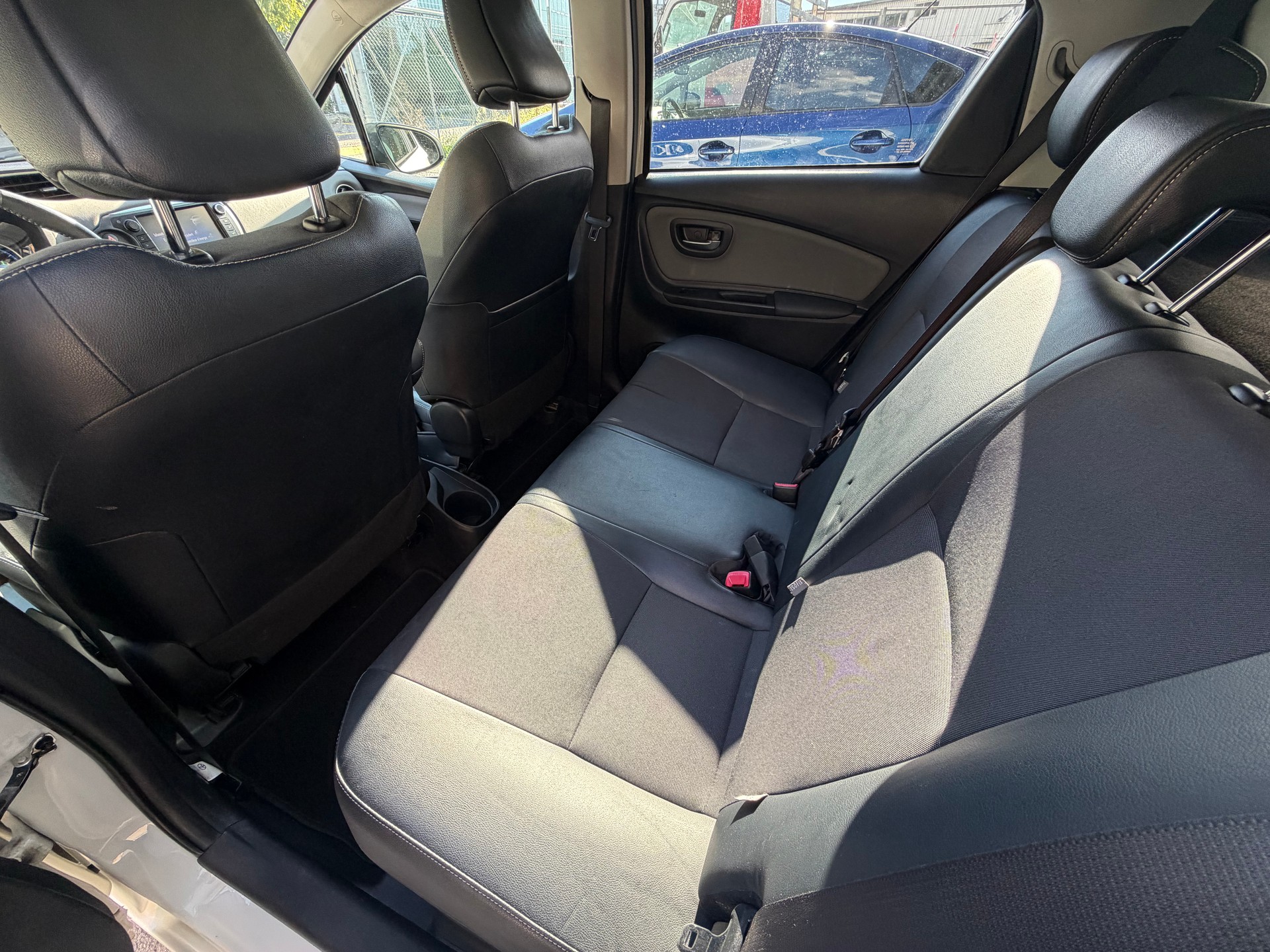 TOYOTA Yaris 1.5 VVT-i Hybrid Sol Premium e-CVT-image-8