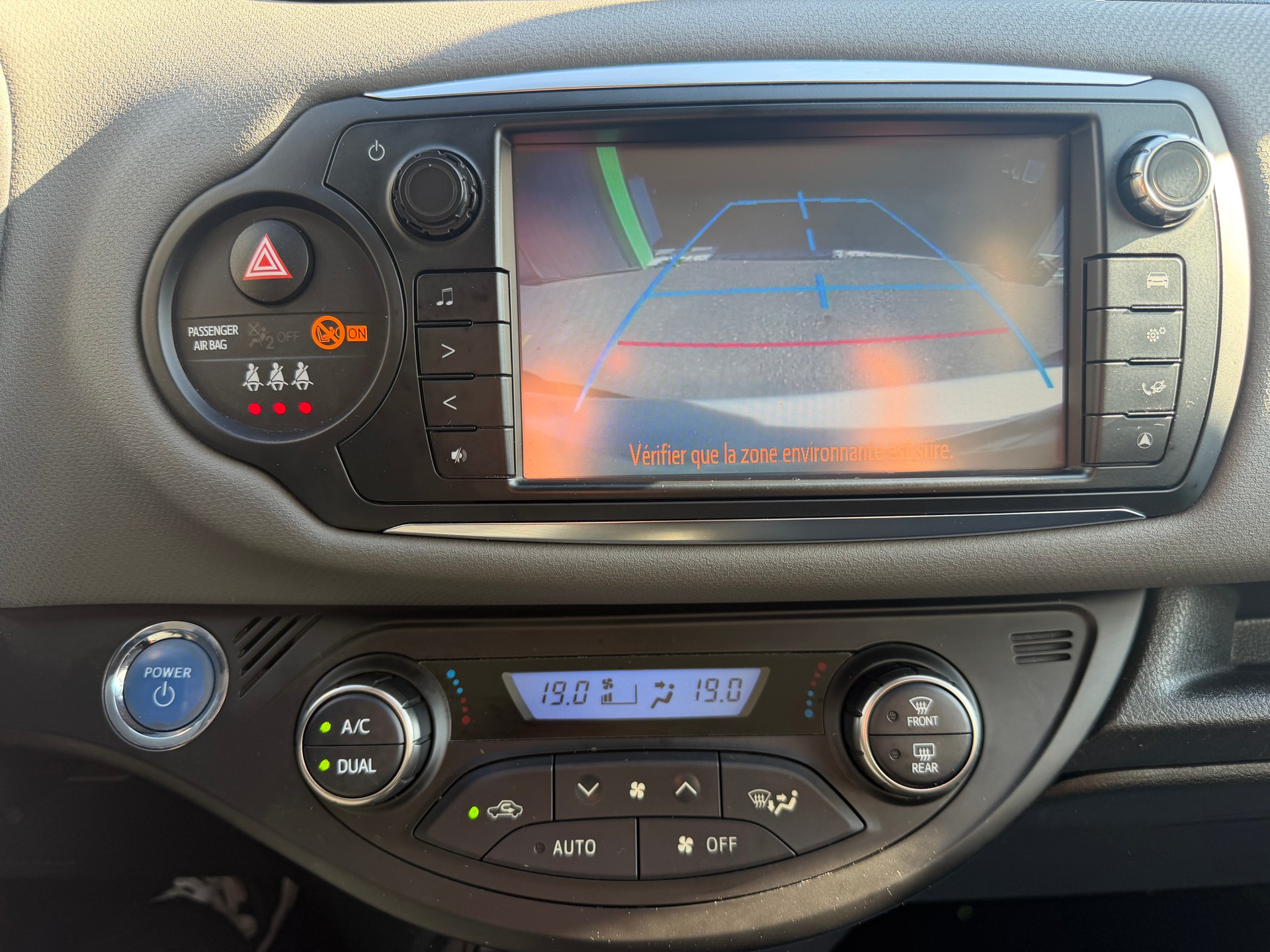 TOYOTA Yaris 1.5 VVT-i Hybrid Sol Premium e-CVT-image-13