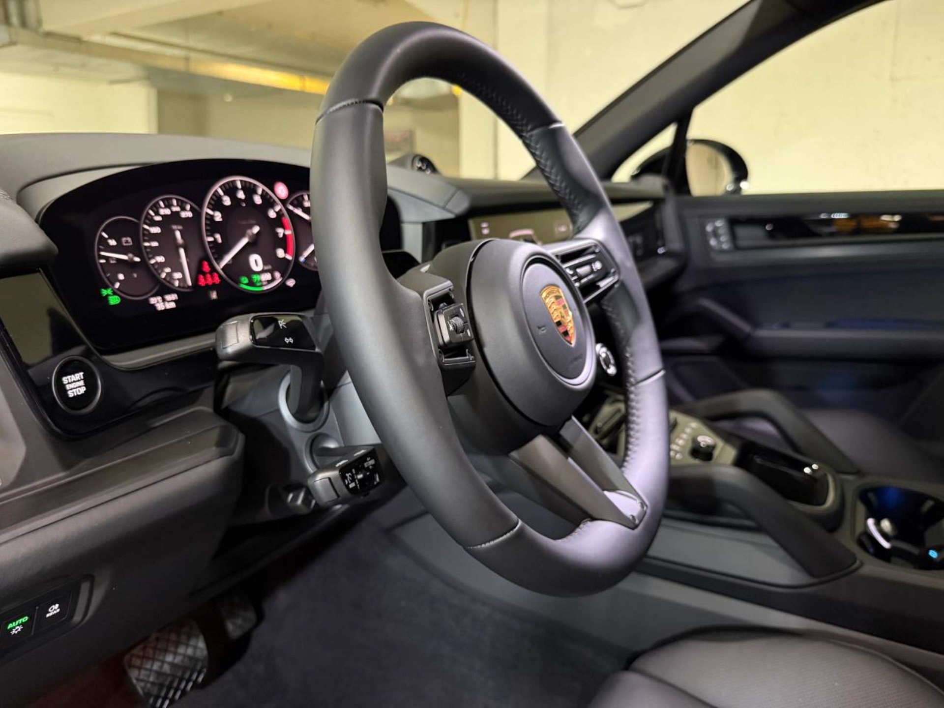 PORSCHE Cayenne E-Hybrid Black Edition-image-12