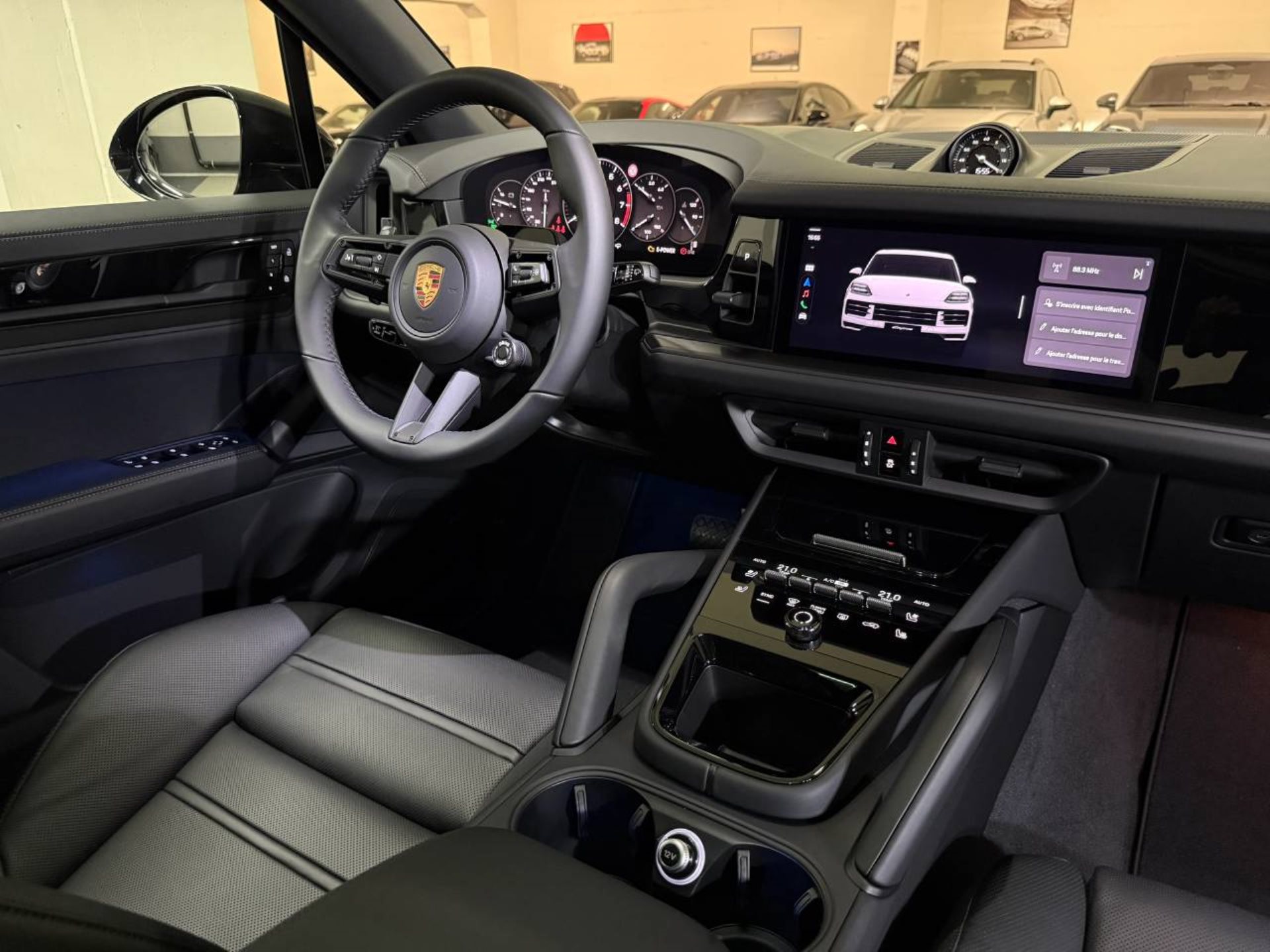 PORSCHE Cayenne E-Hybrid Black Edition-image-14