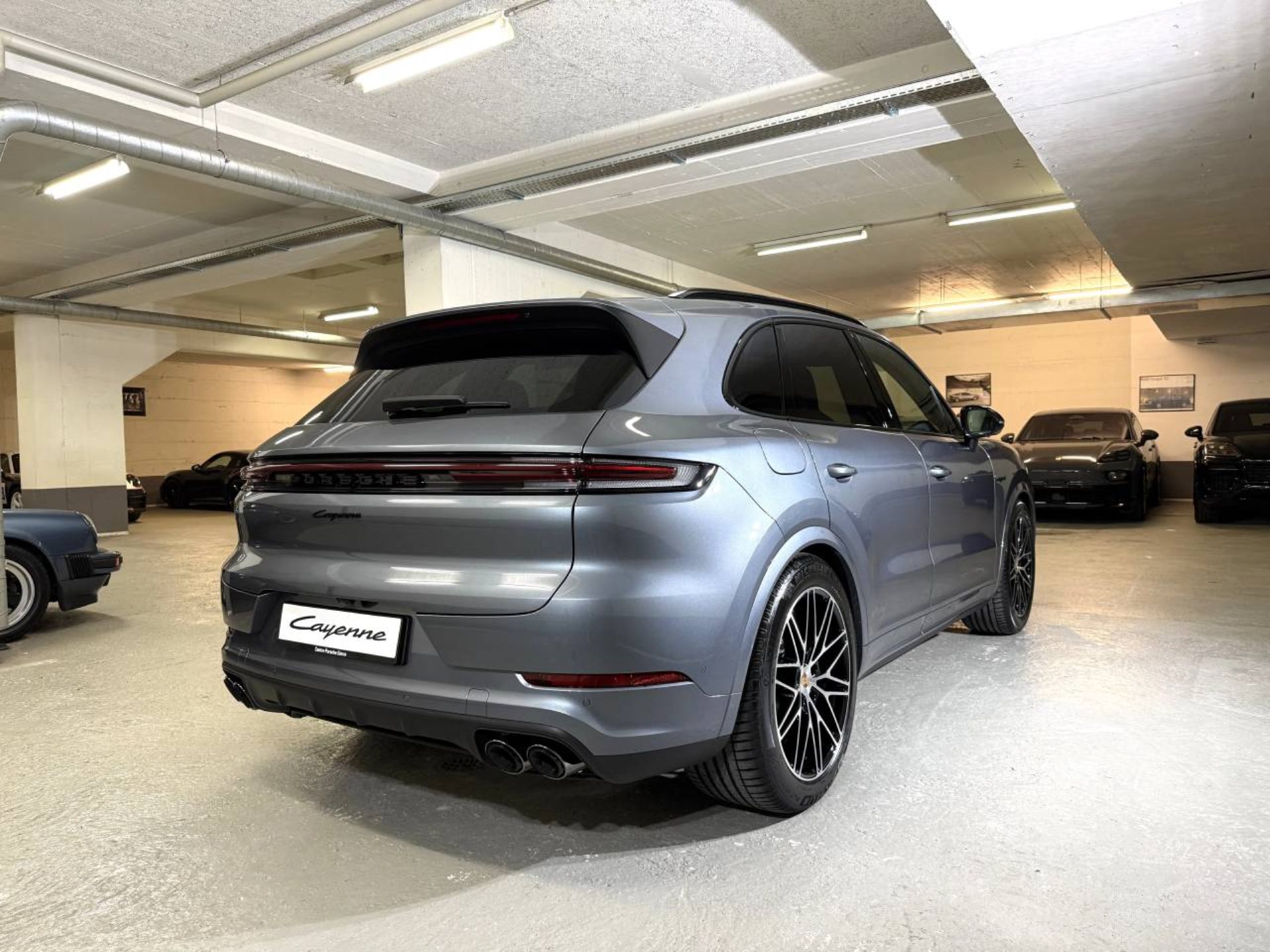 PORSCHE Cayenne E-Hybrid Black Edition-image-6