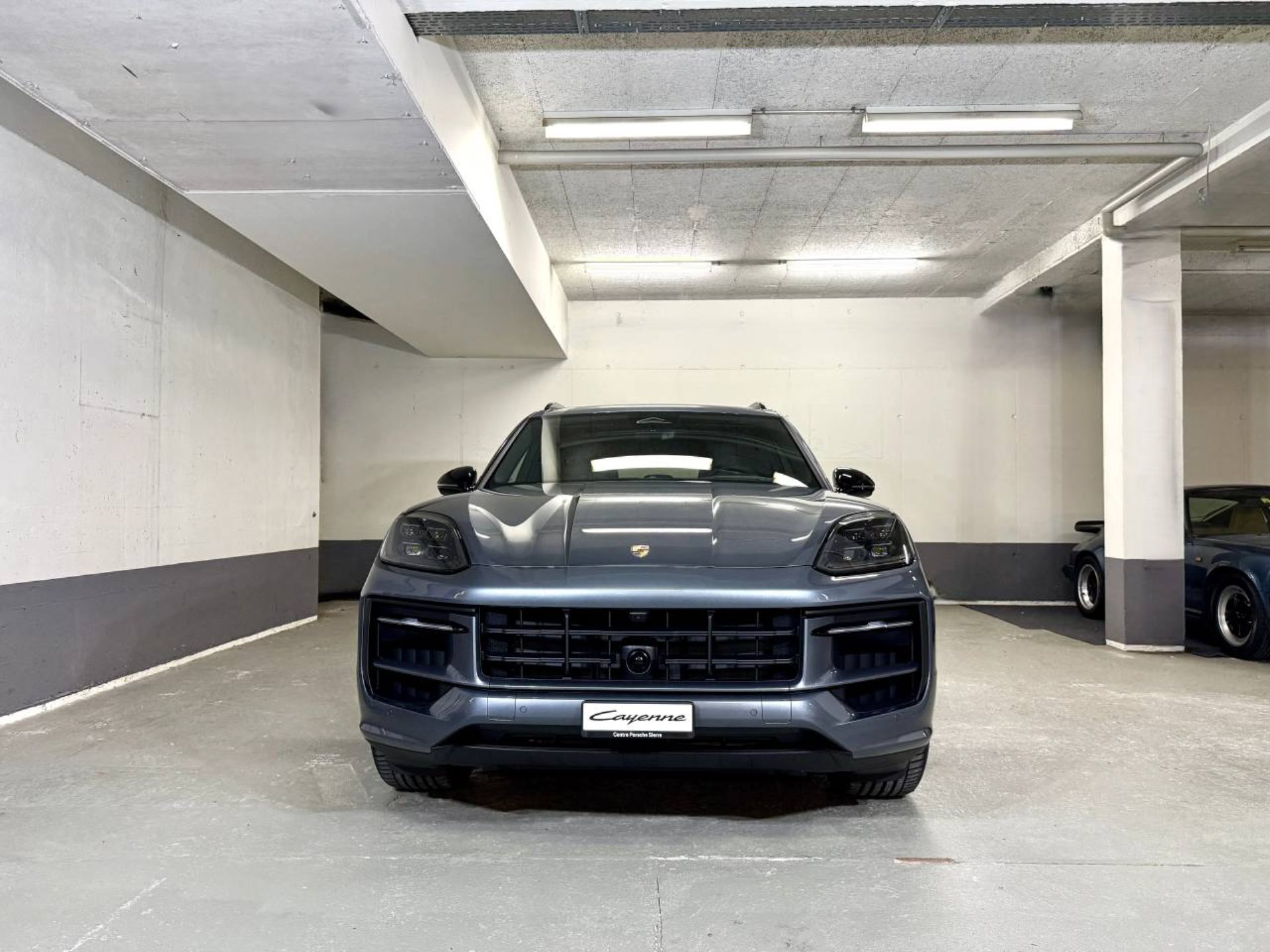 PORSCHE Cayenne E-Hybrid Black Edition-image-8