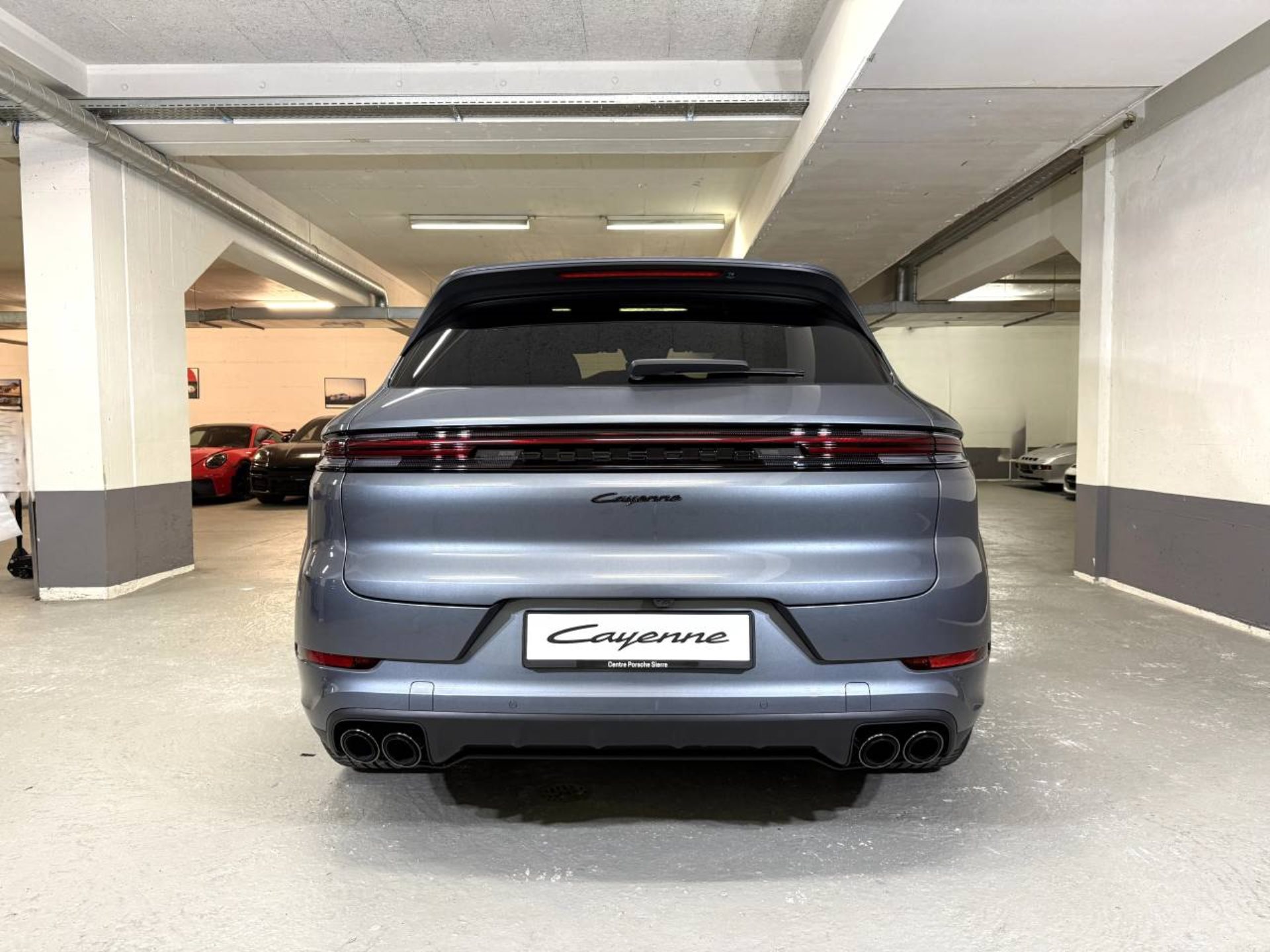 PORSCHE Cayenne E-Hybrid Black Edition-image-5