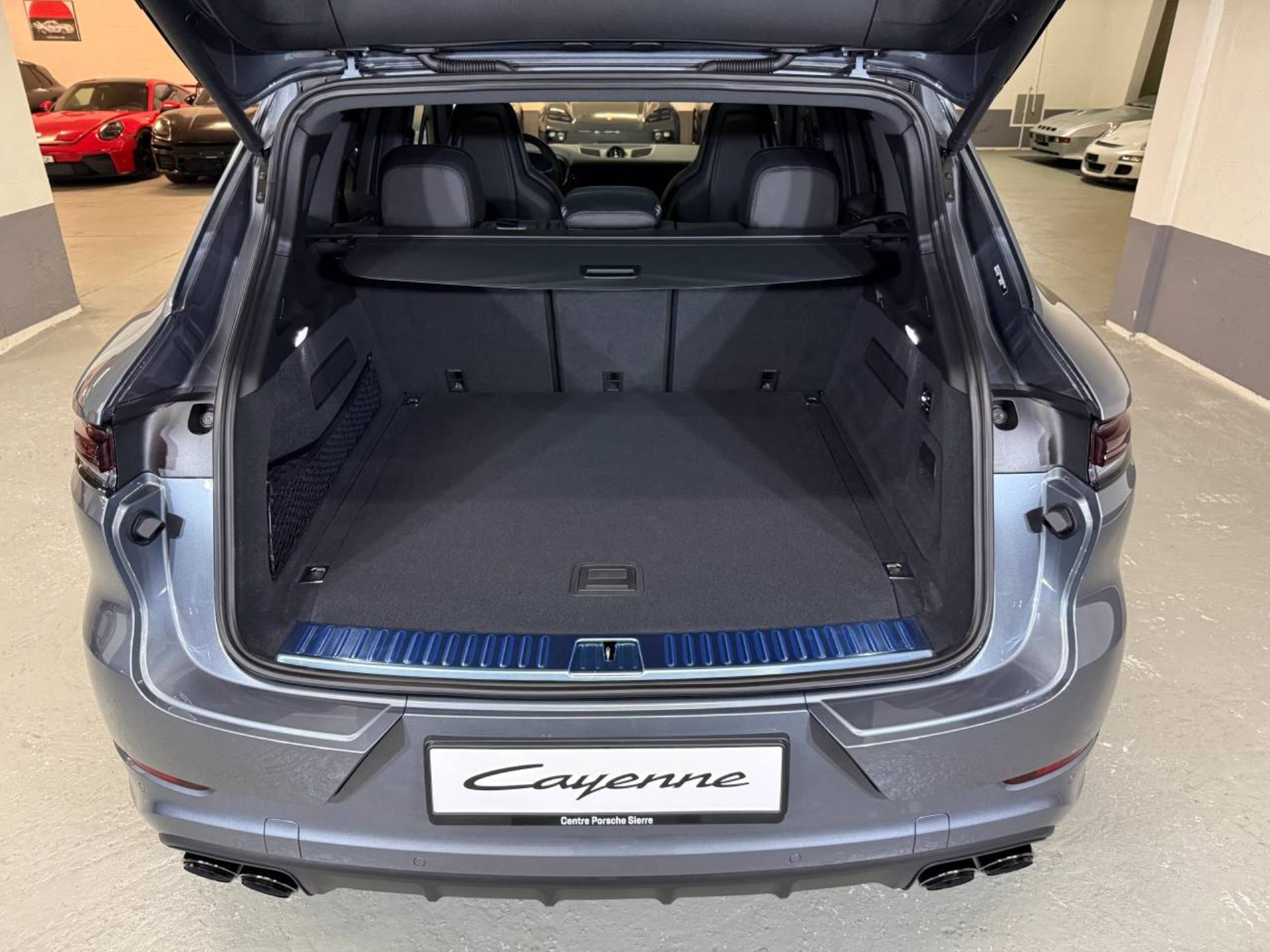 PORSCHE Cayenne E-Hybrid Black Edition-image-20