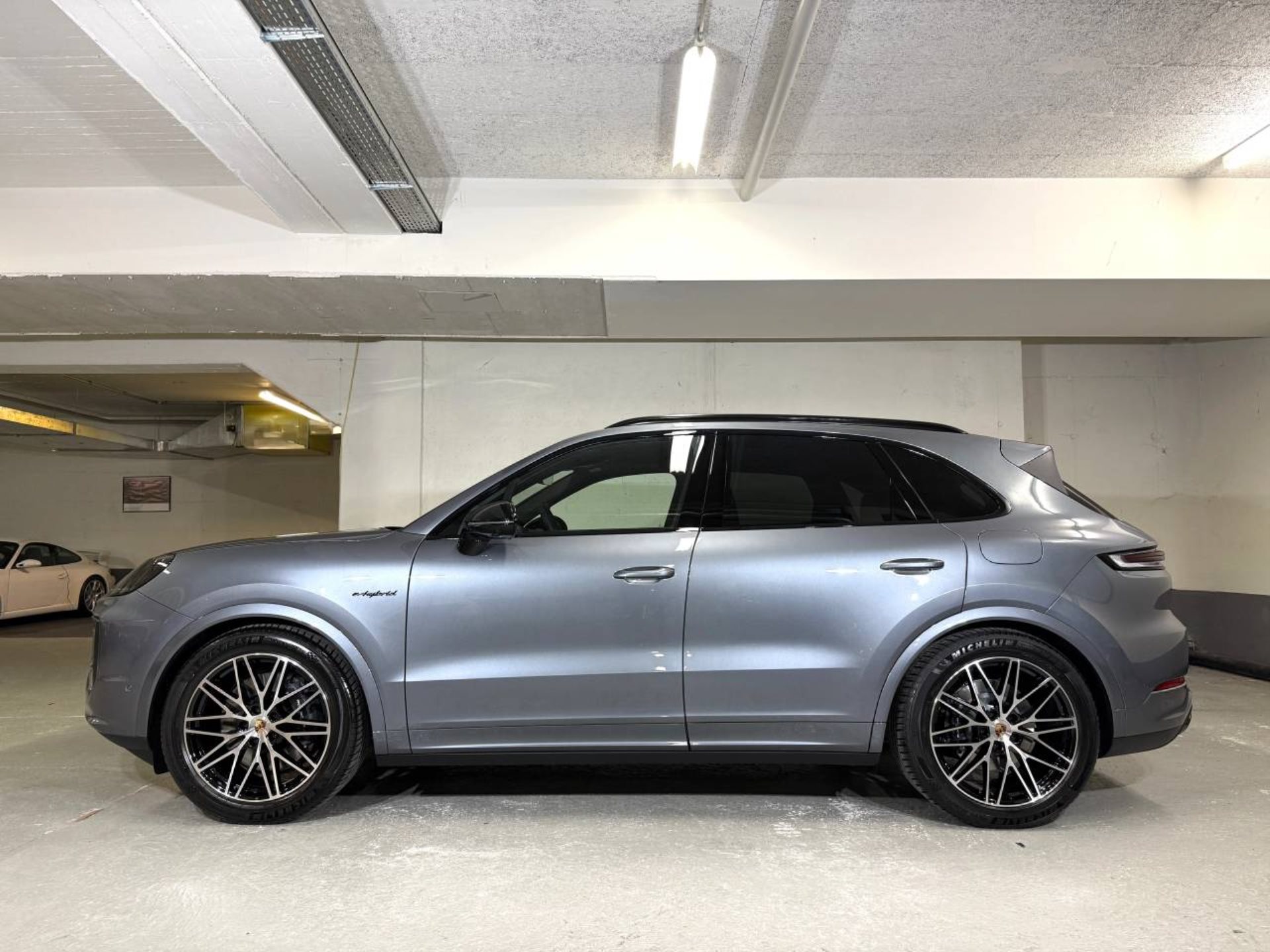 PORSCHE Cayenne E-Hybrid Black Edition-image-1