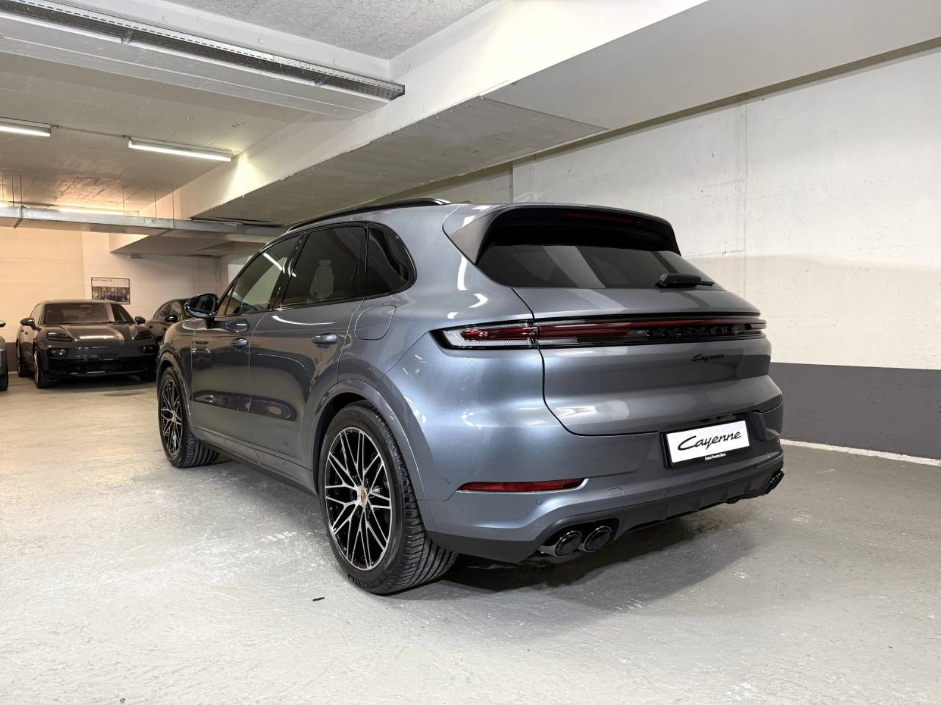 PORSCHE Cayenne E-Hybrid Black Edition-image-2