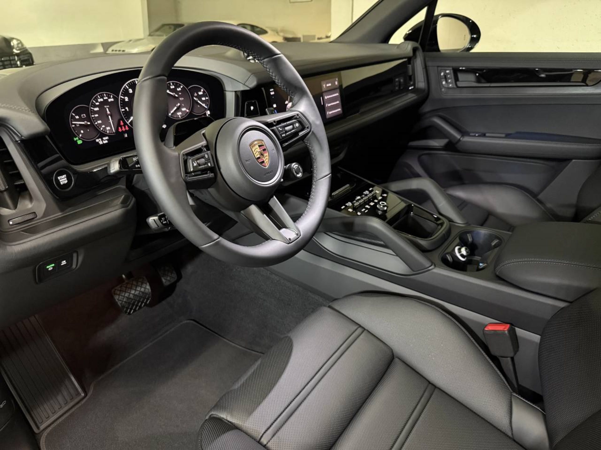 PORSCHE Cayenne E-Hybrid Black Edition-image-3