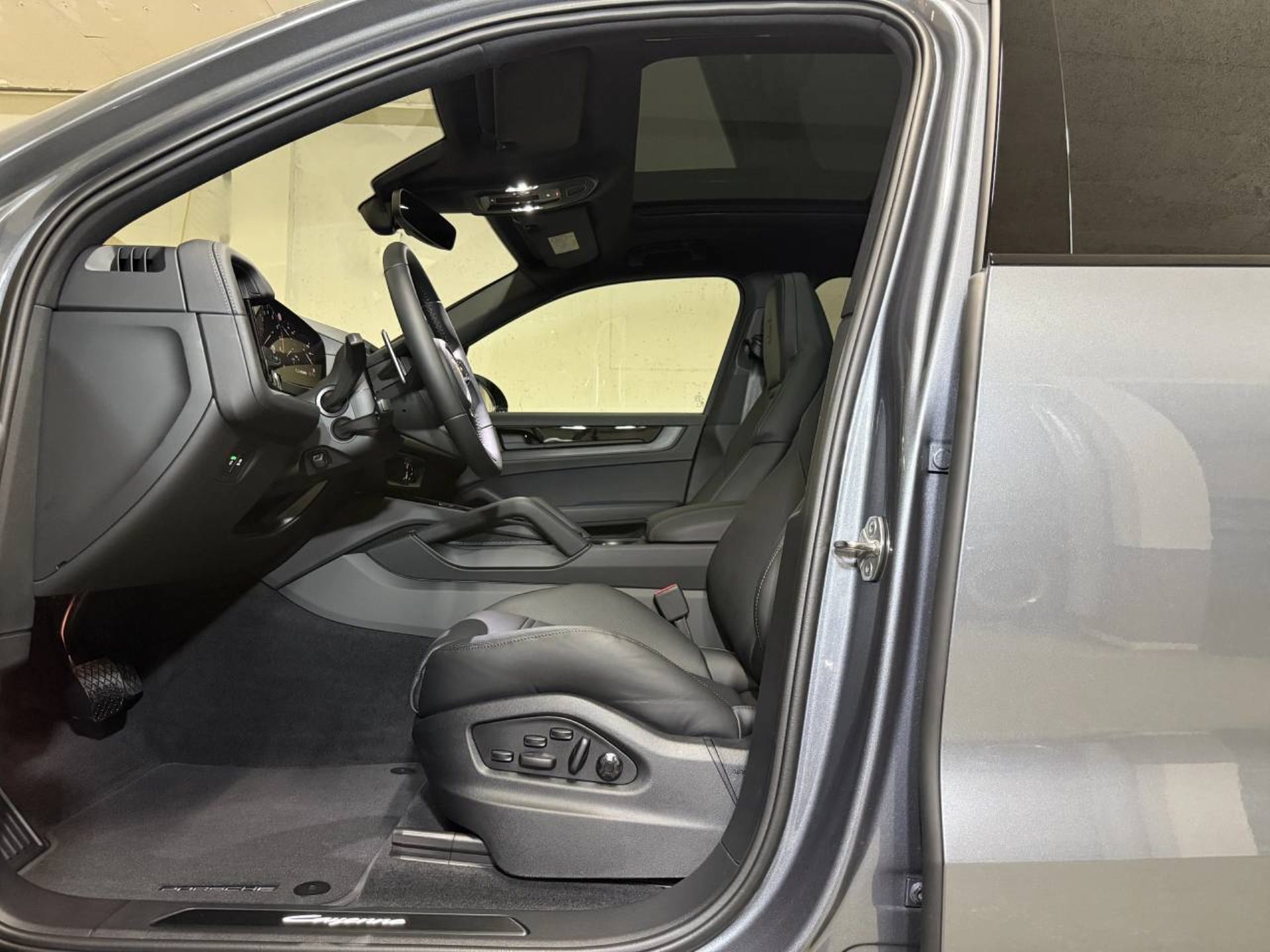 PORSCHE Cayenne E-Hybrid Black Edition-image-11