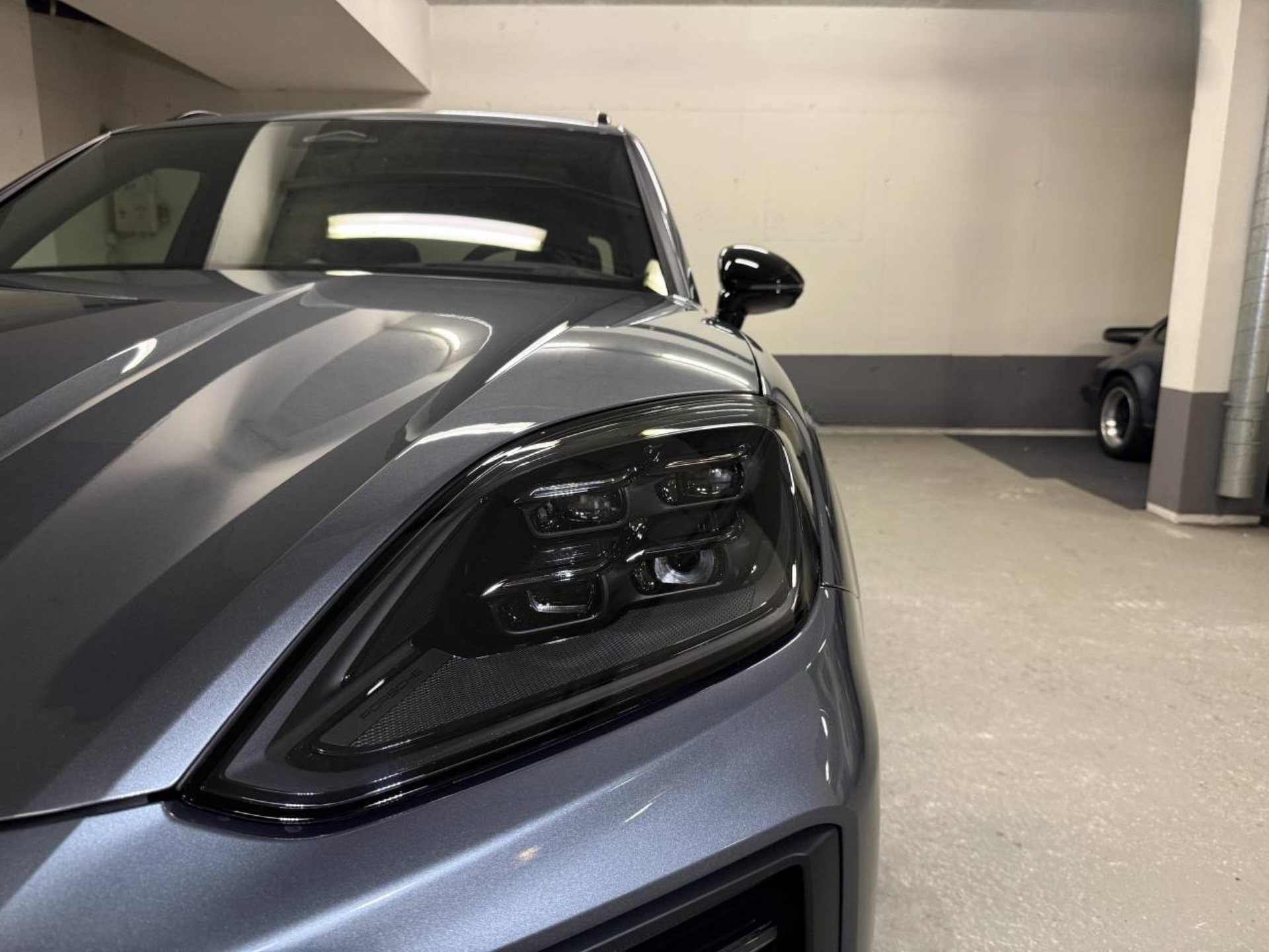 PORSCHE Cayenne E-Hybrid Black Edition-image-21