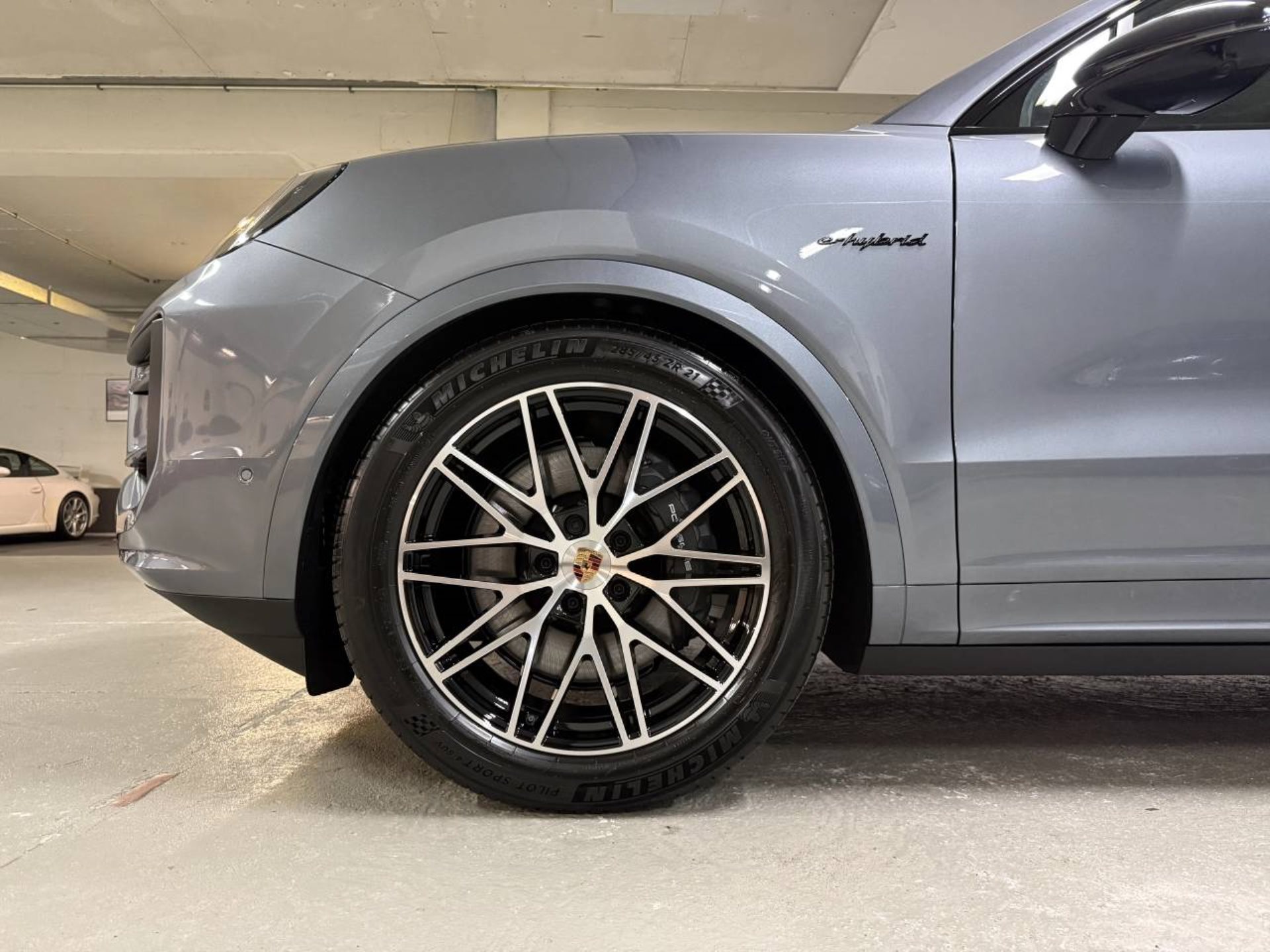PORSCHE Cayenne E-Hybrid Black Edition-image-9