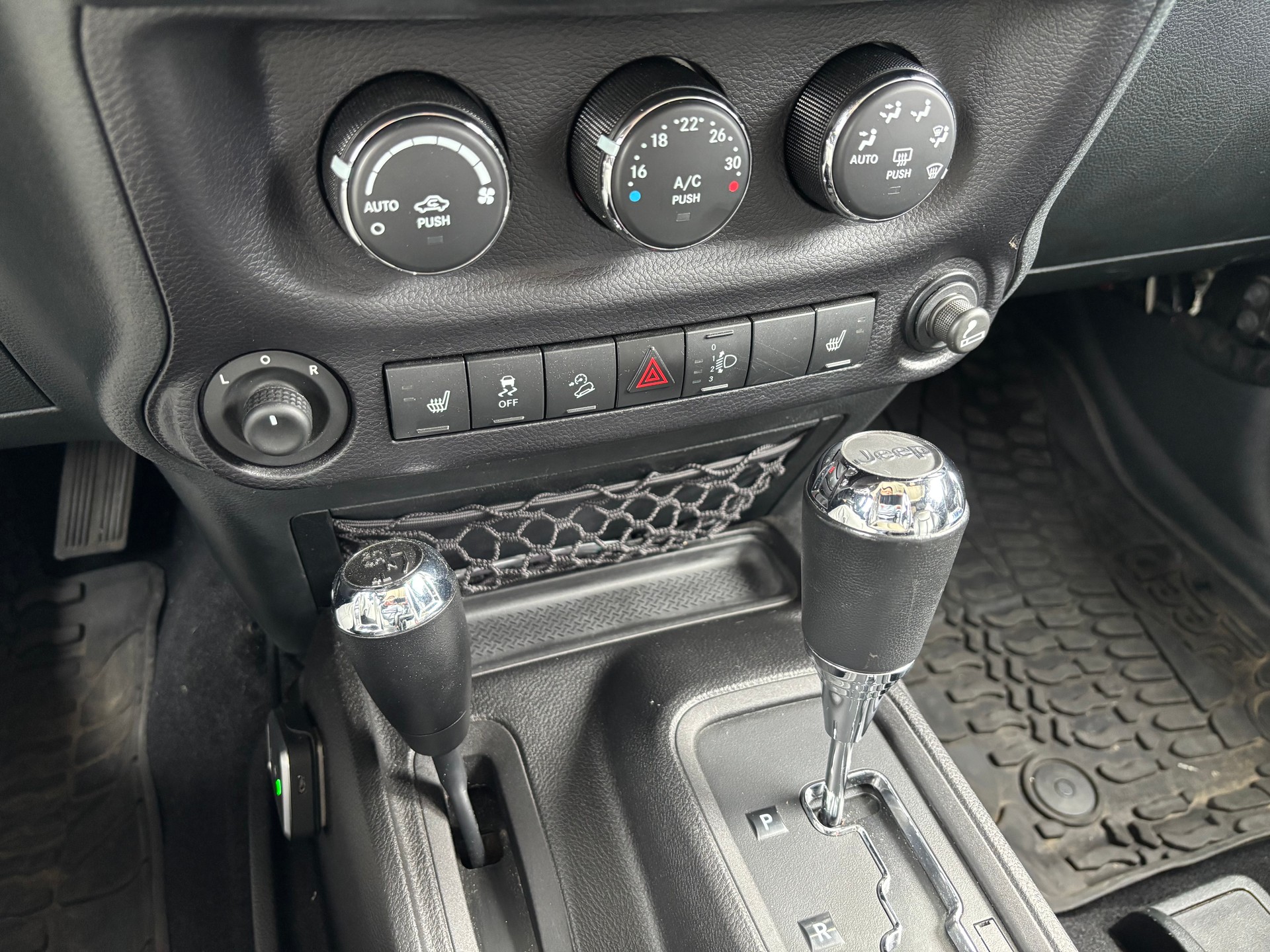 JEEP 3.6 V6 Sahara-image-9