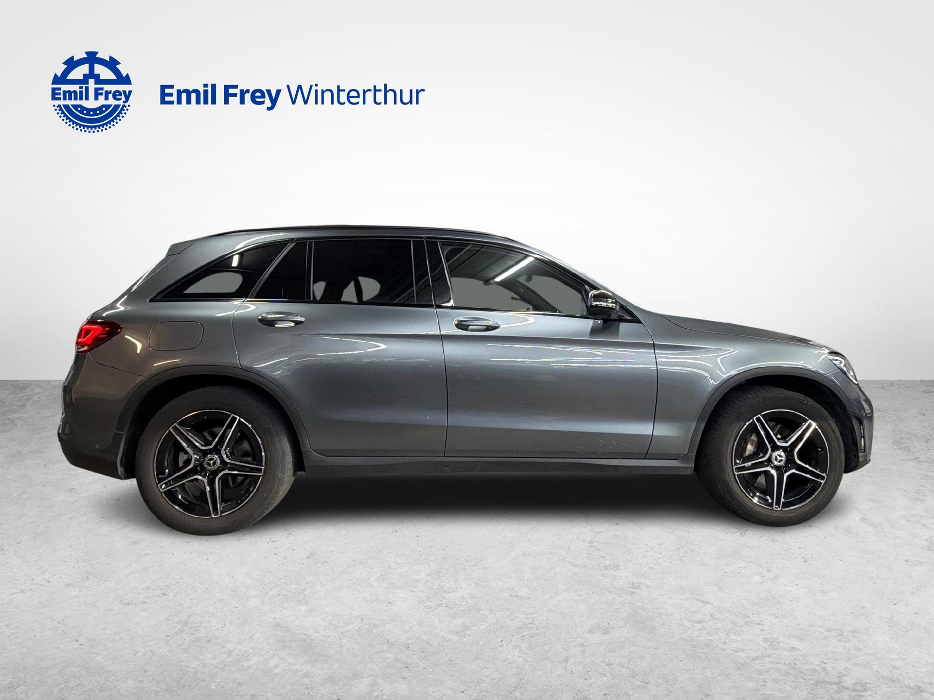 MERCEDES-BENZ GLC-Klasse GLC 200 AMG Line 4m-image-5