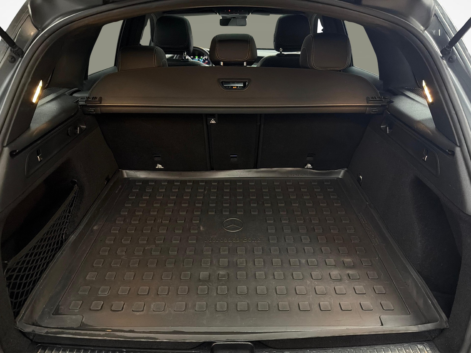 MERCEDES-BENZ GLC-Klasse GLC 200 AMG Line 4m-image-11
