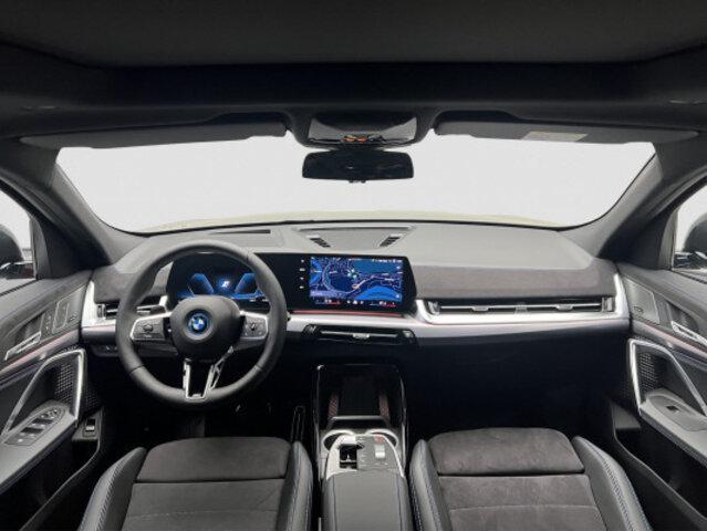 BMW iX2 U10 30 xDrive-image-10